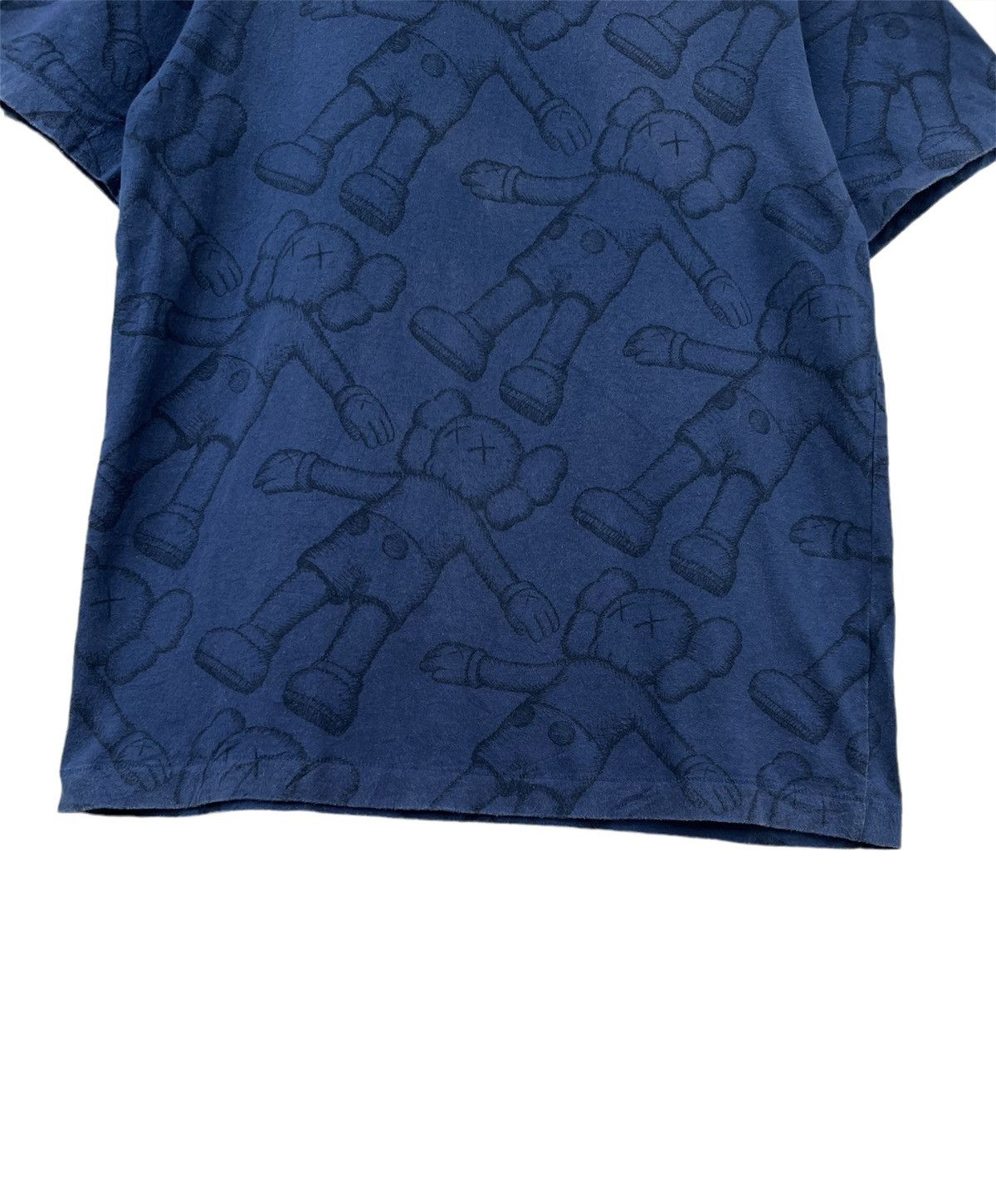 Kaws × Uniqlo Kaws Full Print Shirt Size US M / EU 48-50 / 2 - 3 Thumbnail
