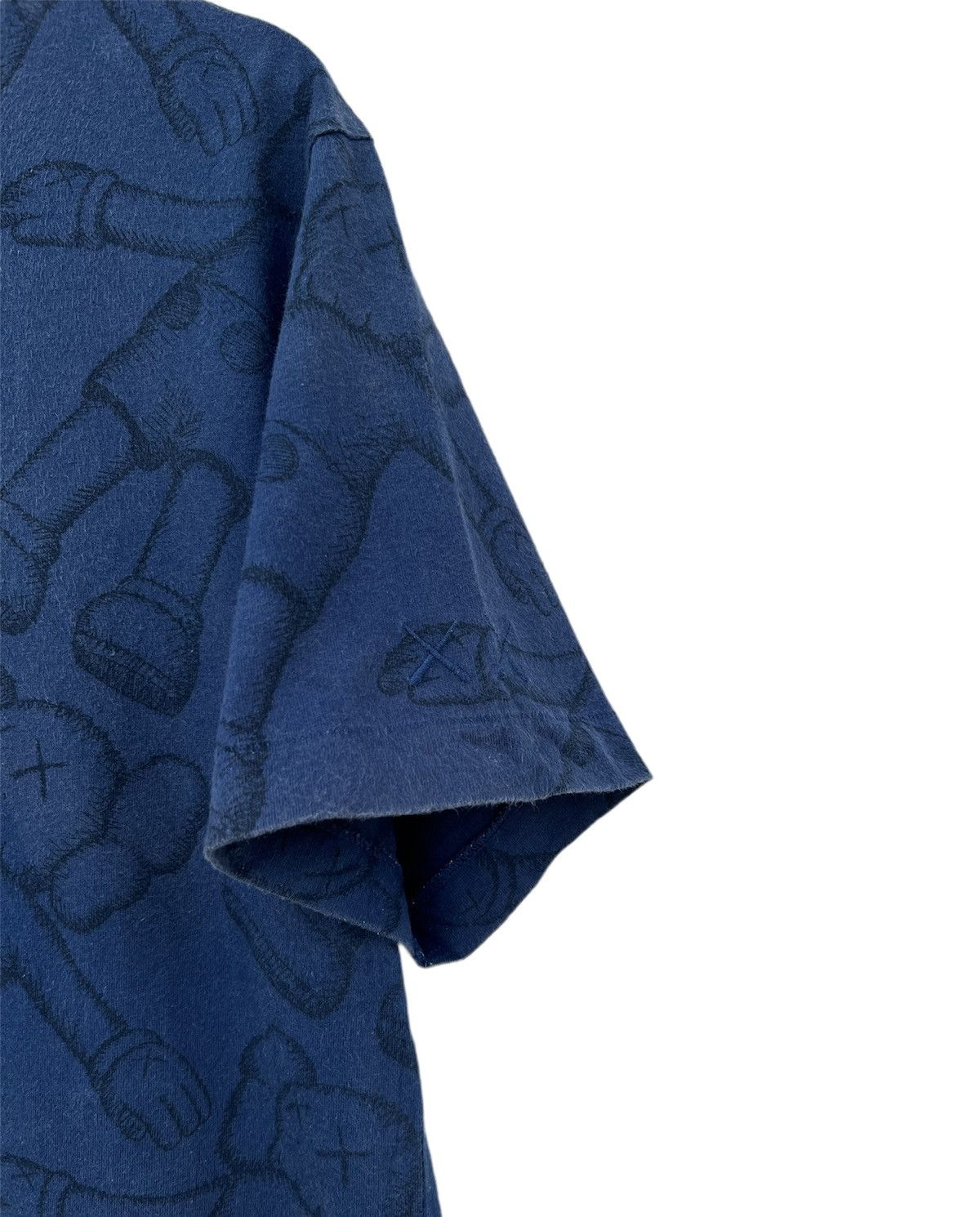 Kaws × Uniqlo Kaws Full Print Shirt Size US M / EU 48-50 / 2 - 5 Thumbnail
