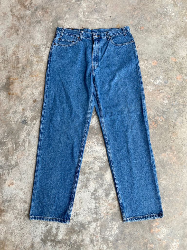 Levi's Vintage Clothing Vintage 90s Light Wash Levi's Jeans Relaxed Fix Size US 36 / EU 52 - 2 Thumbnail