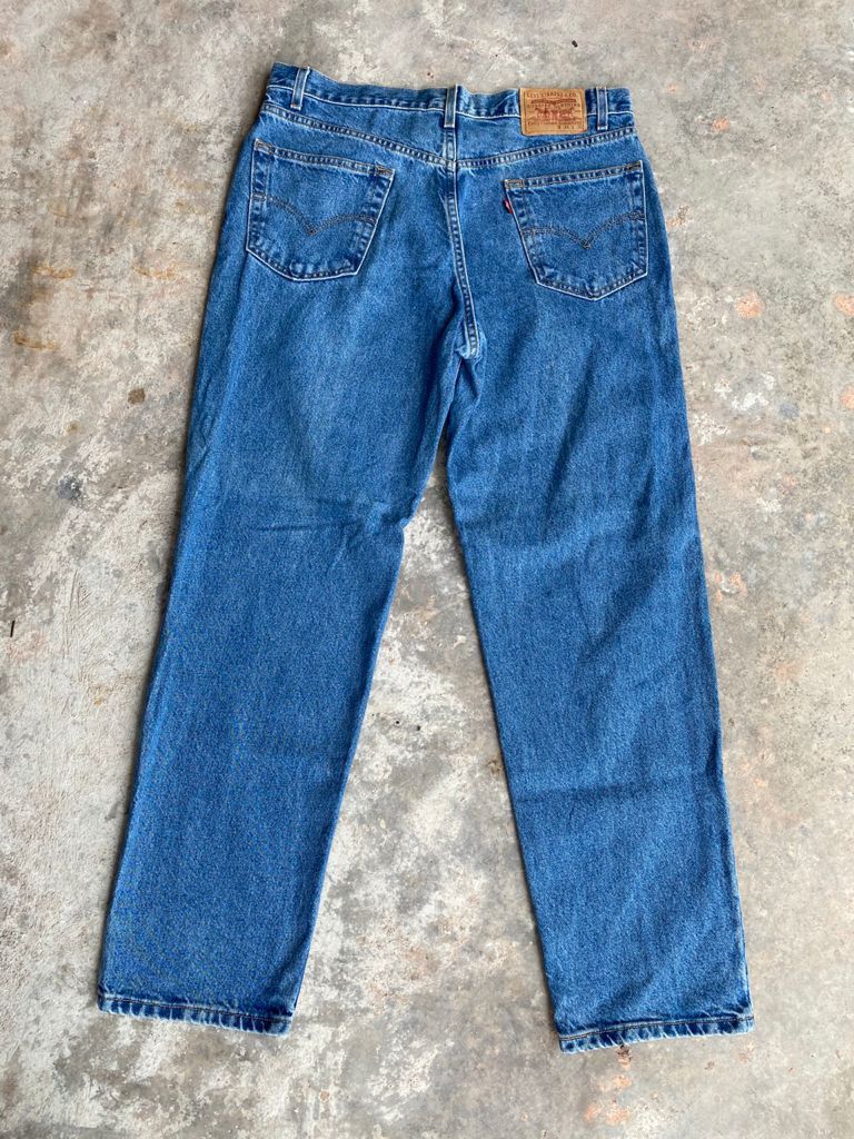 Levi's Vintage Clothing Vintage 90s Light Wash Levi's Jeans Relaxed Fix Size US 36 / EU 52 - 1 Thumbnail