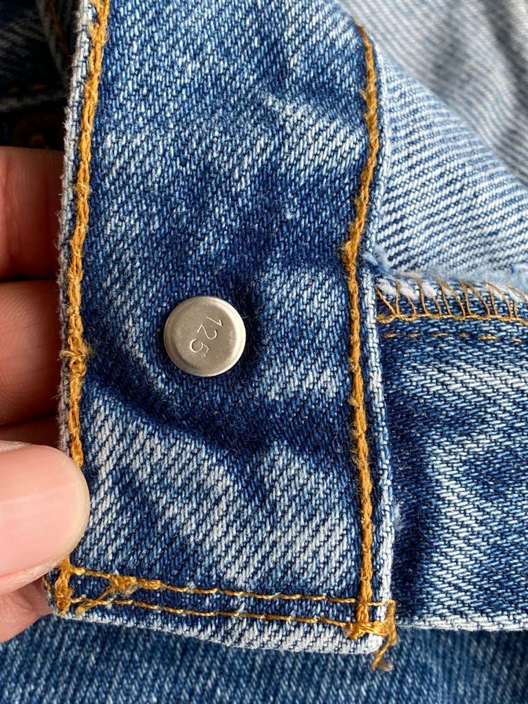 Levi's Vintage Clothing Vintage 90s Light Wash Levi's Jeans Relaxed Fix Size US 36 / EU 52 - 10 Thumbnail