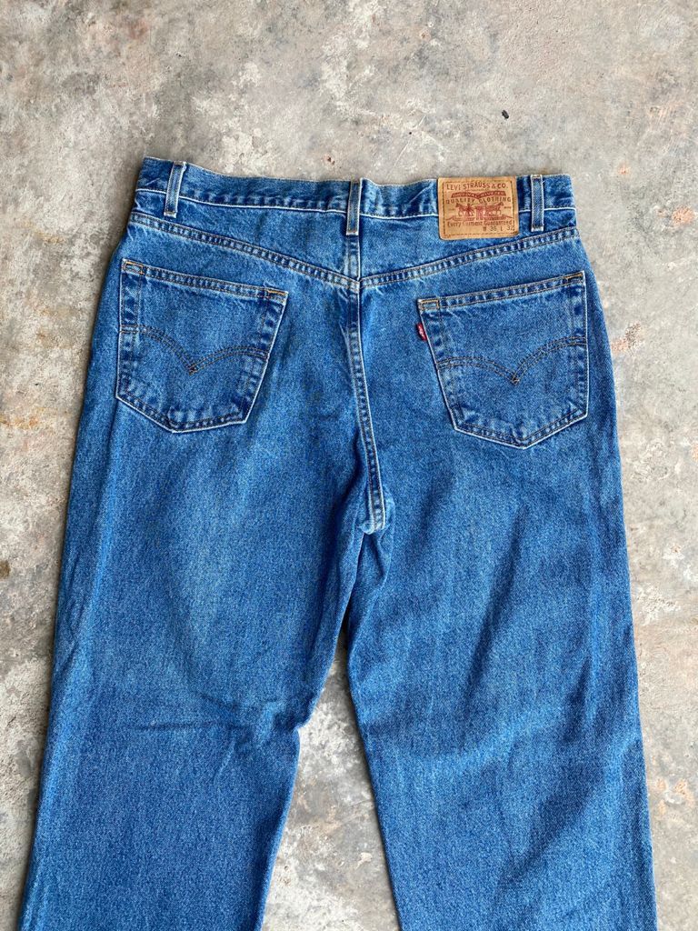 Levi's Vintage Clothing Vintage 90s Light Wash Levi's Jeans Relaxed Fix Size US 36 / EU 52 - 13 Thumbnail