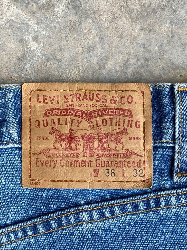 Levi's Vintage Clothing Vintage 90s Light Wash Levi's Jeans Relaxed Fix Size US 36 / EU 52 - 16 Thumbnail