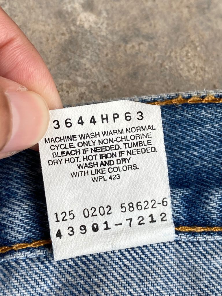 Levi's Vintage Clothing Vintage 90s Light Wash Levi's Jeans Relaxed Fix Size US 36 / EU 52 - 12 Thumbnail
