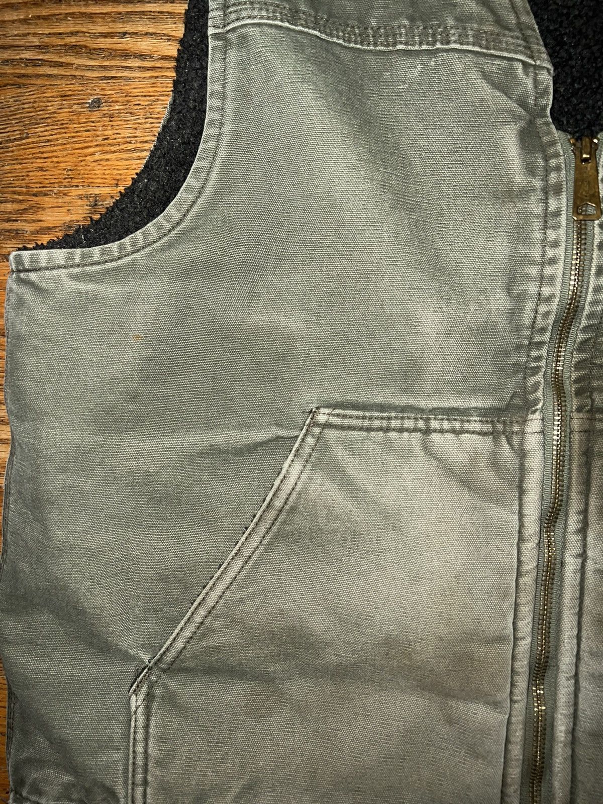 Carhartt Vintage Carhartt Sunfaded Green Sherpa Lined Vest Size US L / EU 52-54 / 3 - 3 Thumbnail