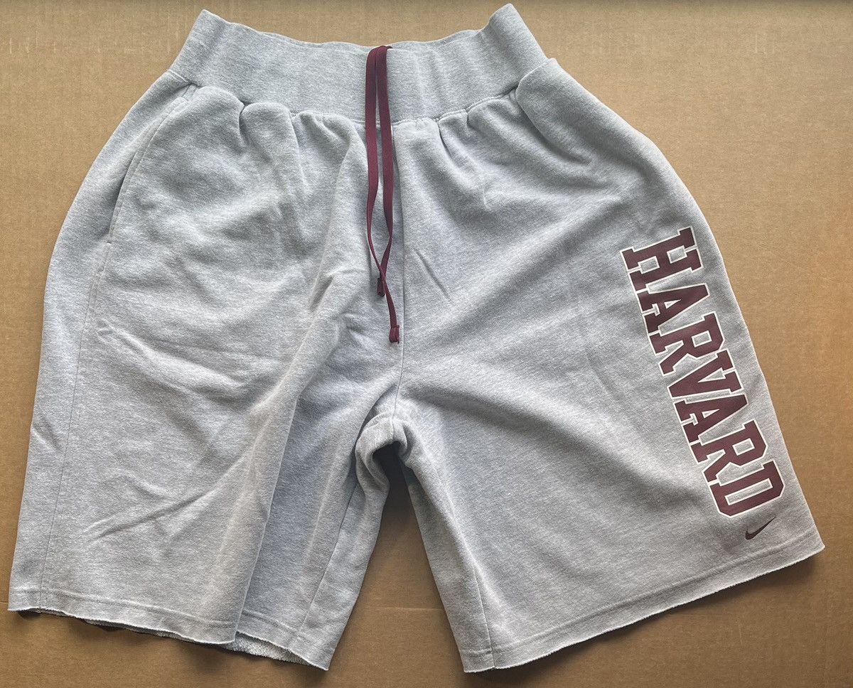 Nike Vintage Nike Harvard Shorts Size US 34 / EU 50 - 1 Thumbnail