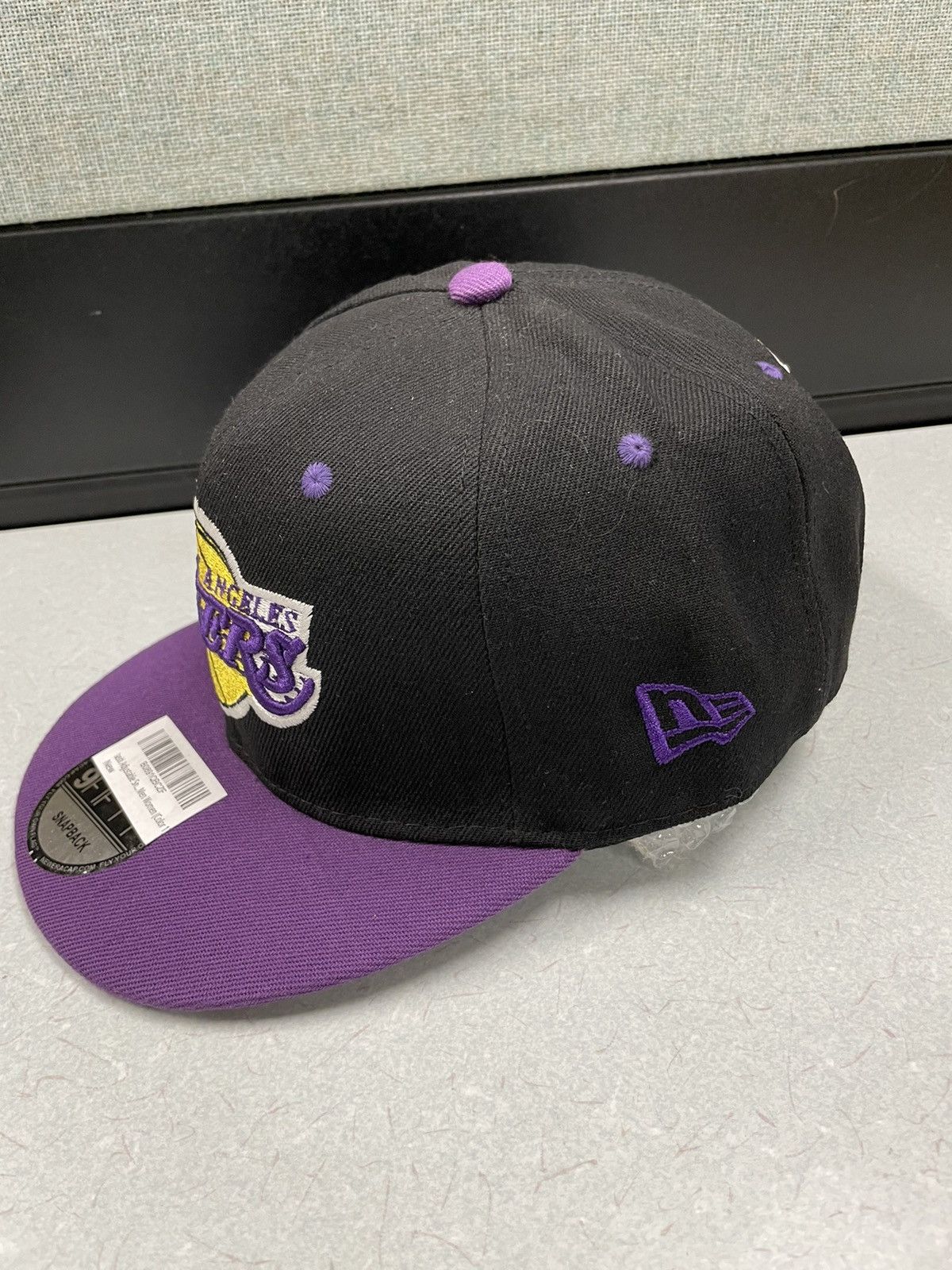 NBA × New Era Lakers Embroidered Logo & Logo Underbrim Snapback Hat Size ONE SIZE - 3 Thumbnail