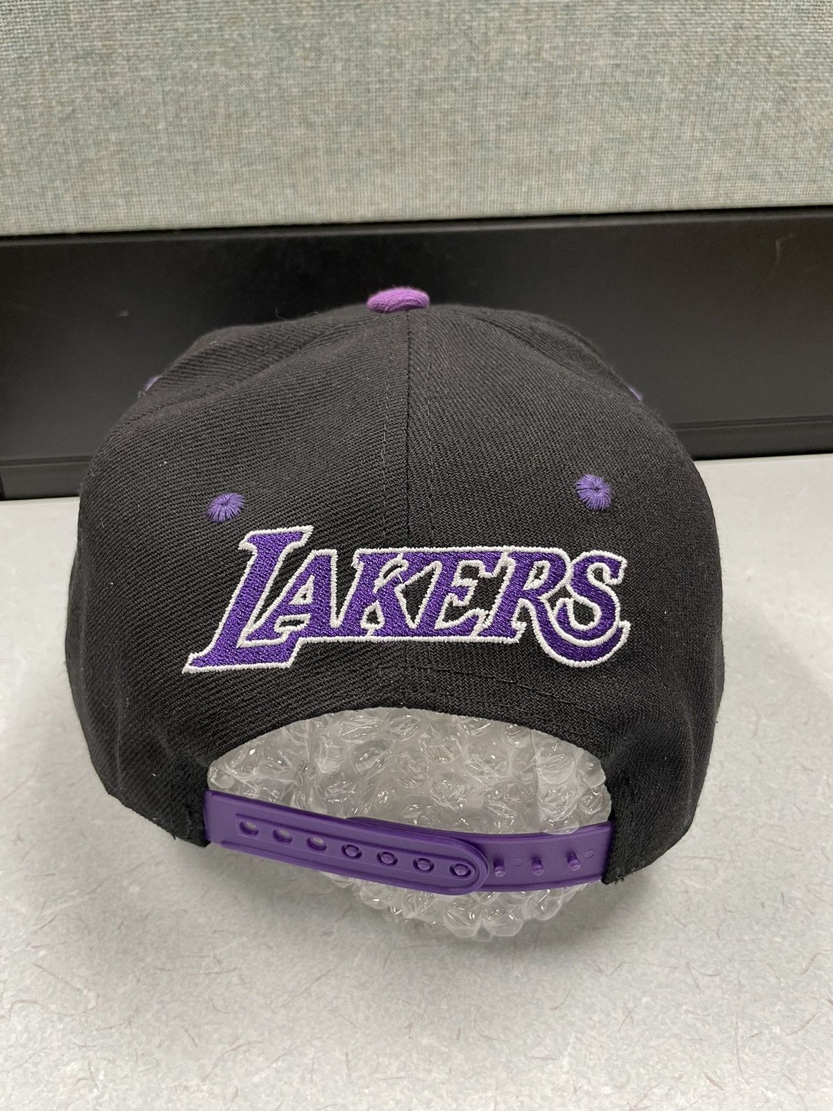NBA × New Era Lakers Embroidered Logo & Logo Underbrim Snapback Hat Size ONE SIZE - 5 Thumbnail
