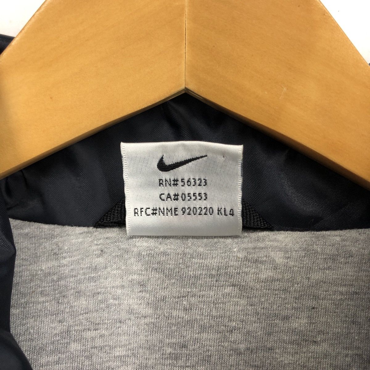 Nike 90s Vintage NIKE SILVER TAG Nylon Jacket #2466-86 Size US L / EU 52-54 / 3 - 6 Thumbnail
