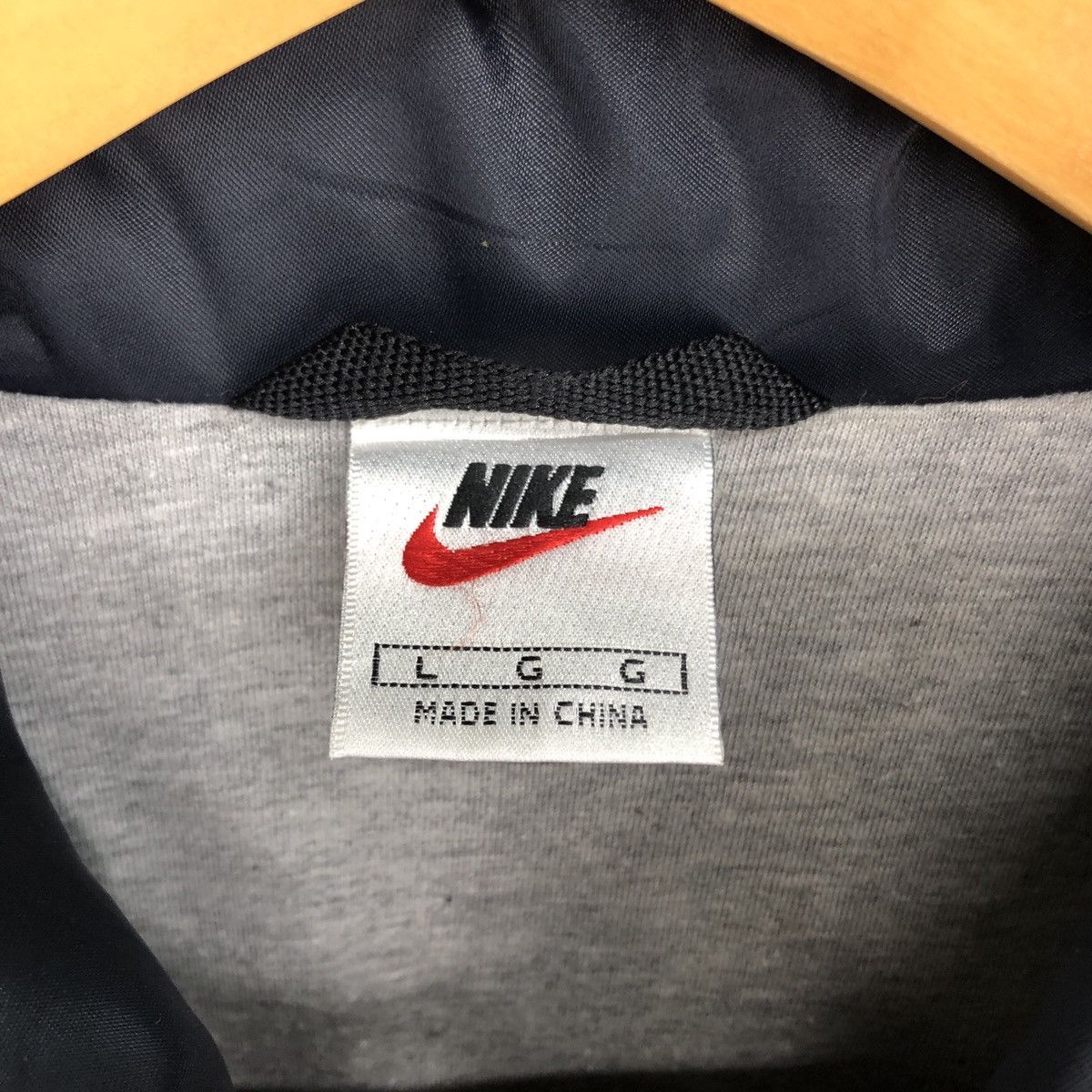 Nike 90s Vintage NIKE SILVER TAG Nylon Jacket #2466-86 Size US L / EU 52-54 / 3 - 5 Thumbnail