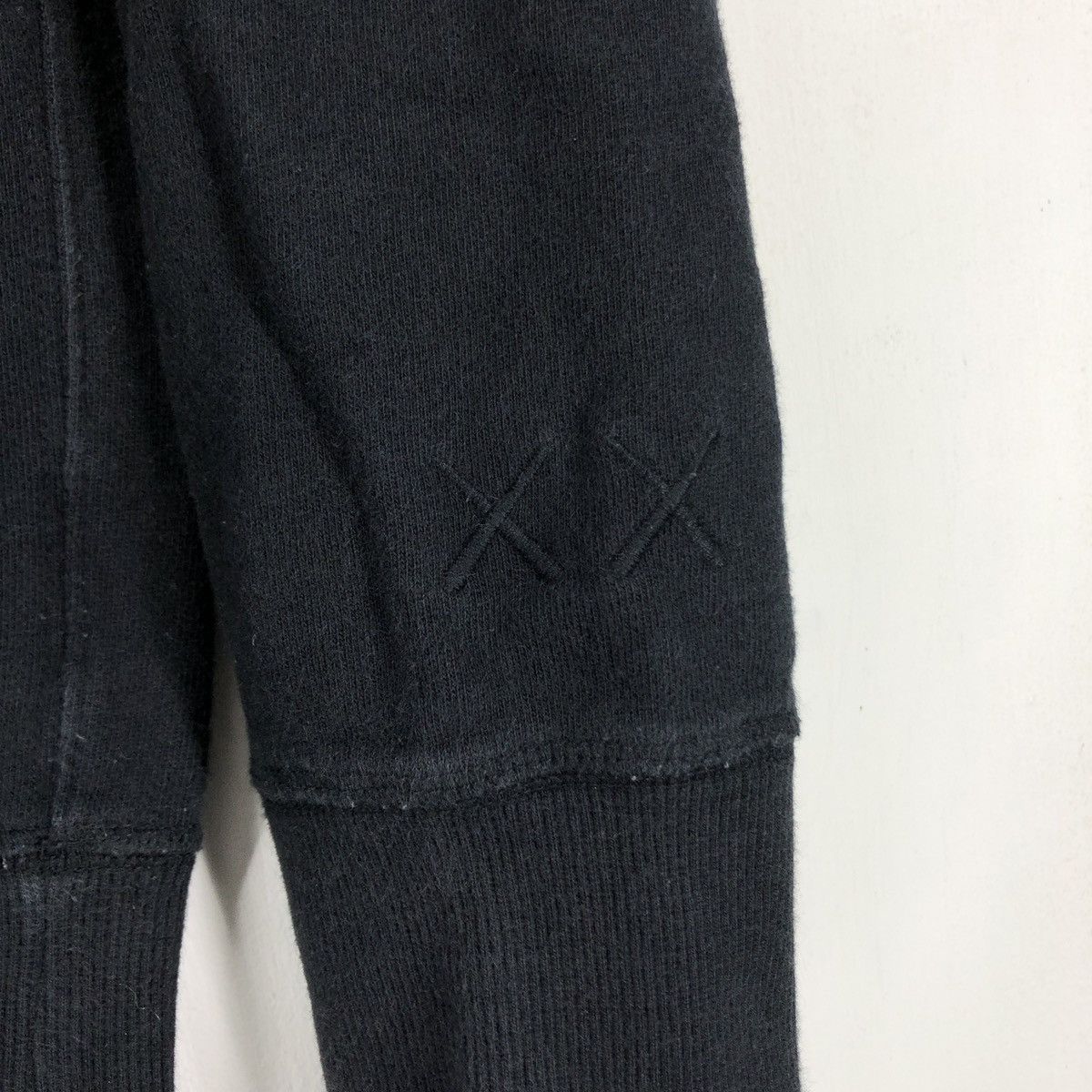 Kaws × Peanuts × Uniqlo KAWS x UNIQLO Crew Neck Sweatshirt #2475-86 Size US M / EU 48-50 / 2 - 3 Thumbnail