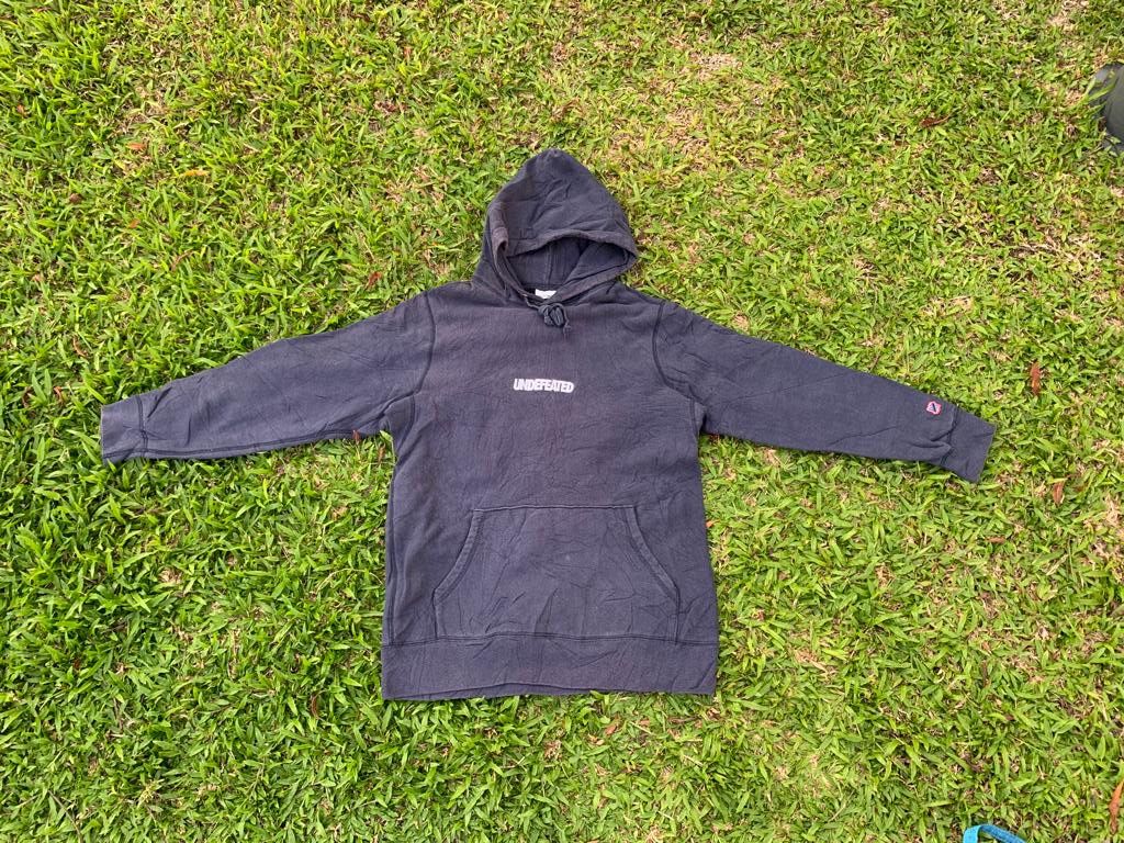 Vintage Undefeated Hoodie small Logo