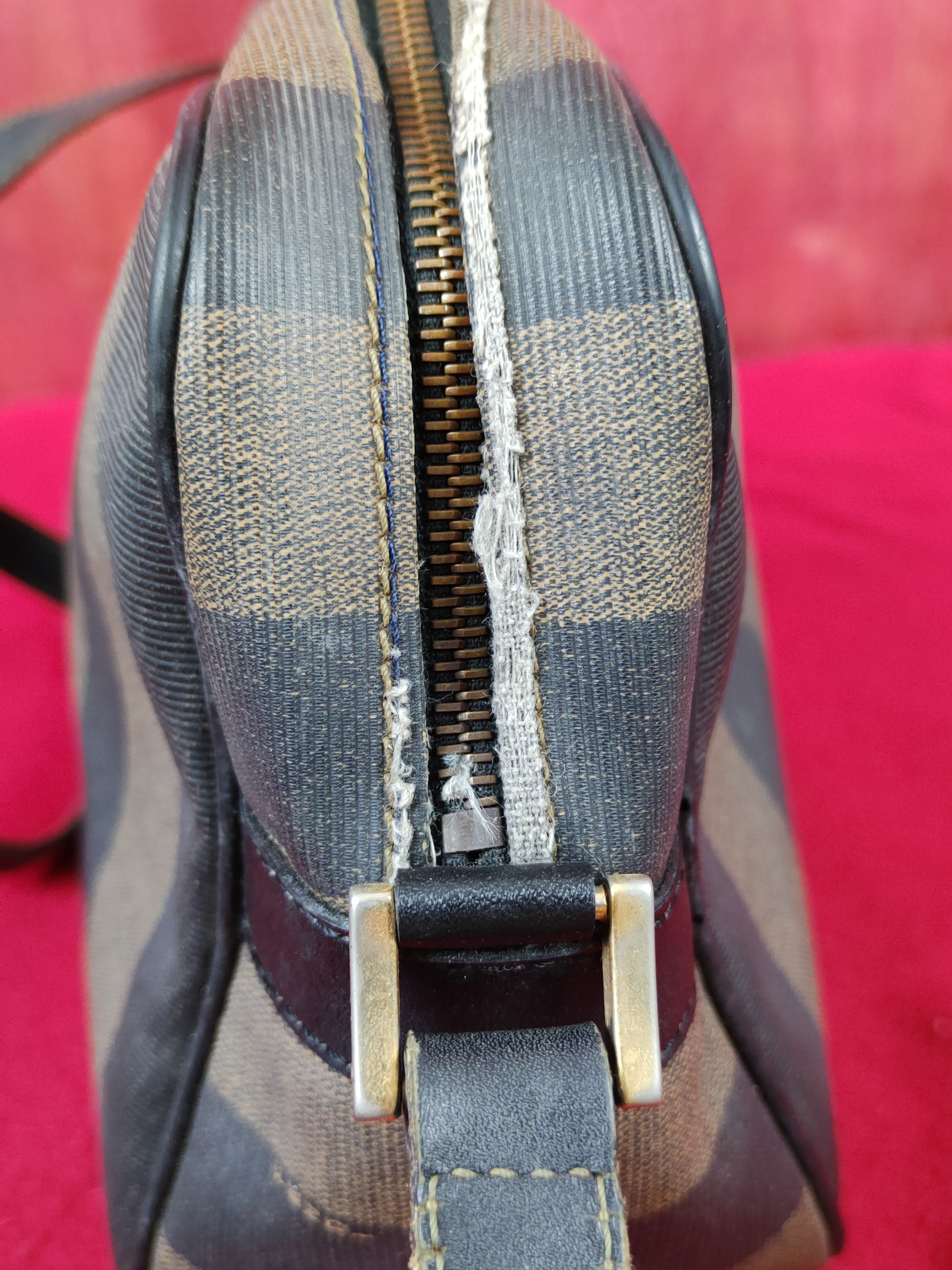 Fendi Fendi monogram sling Shoulder Bag #SB027 Size ONE SIZE - 10 Thumbnail