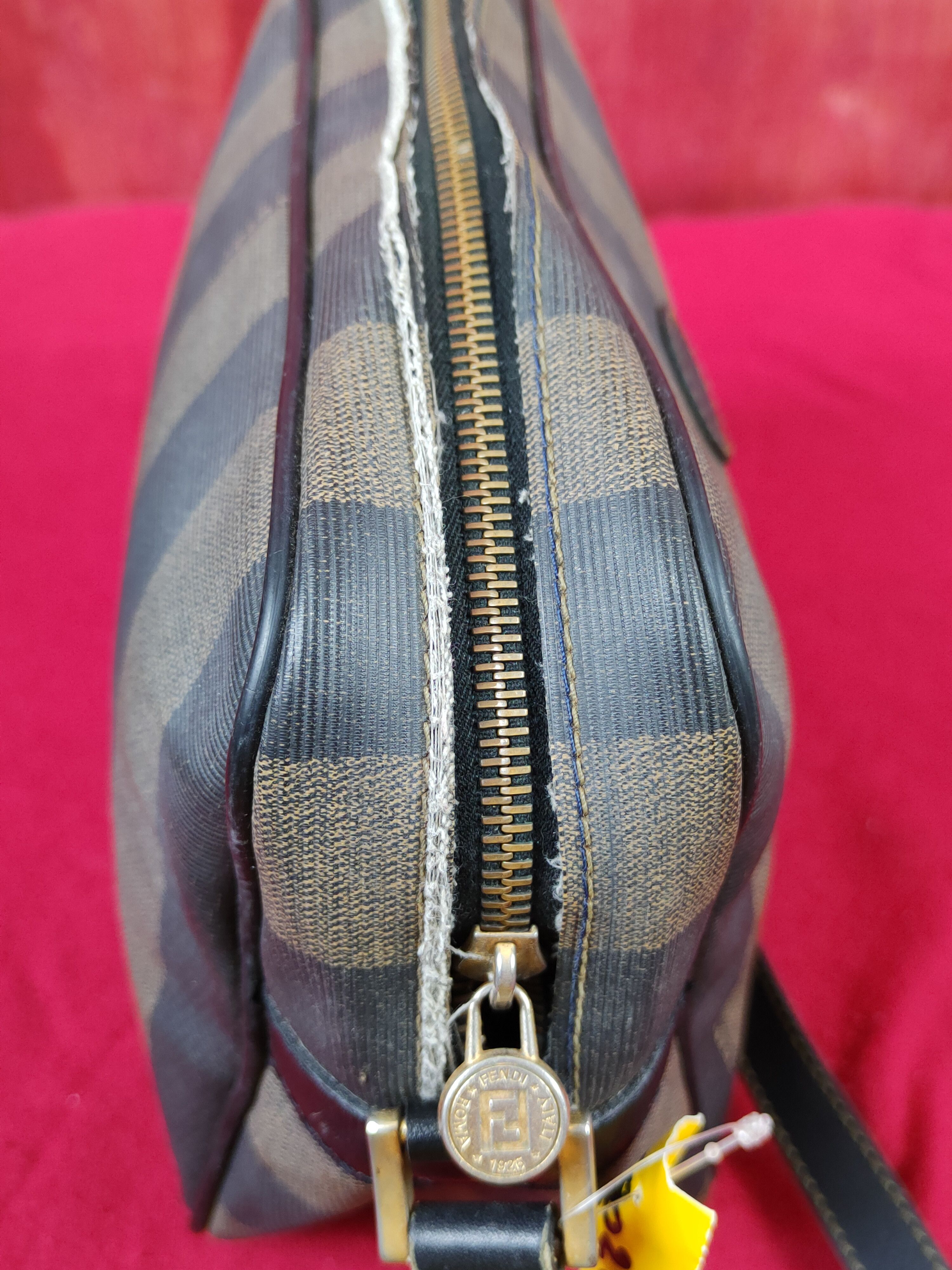 Fendi Fendi monogram sling Shoulder Bag #SB027 Size ONE SIZE - 16 Thumbnail