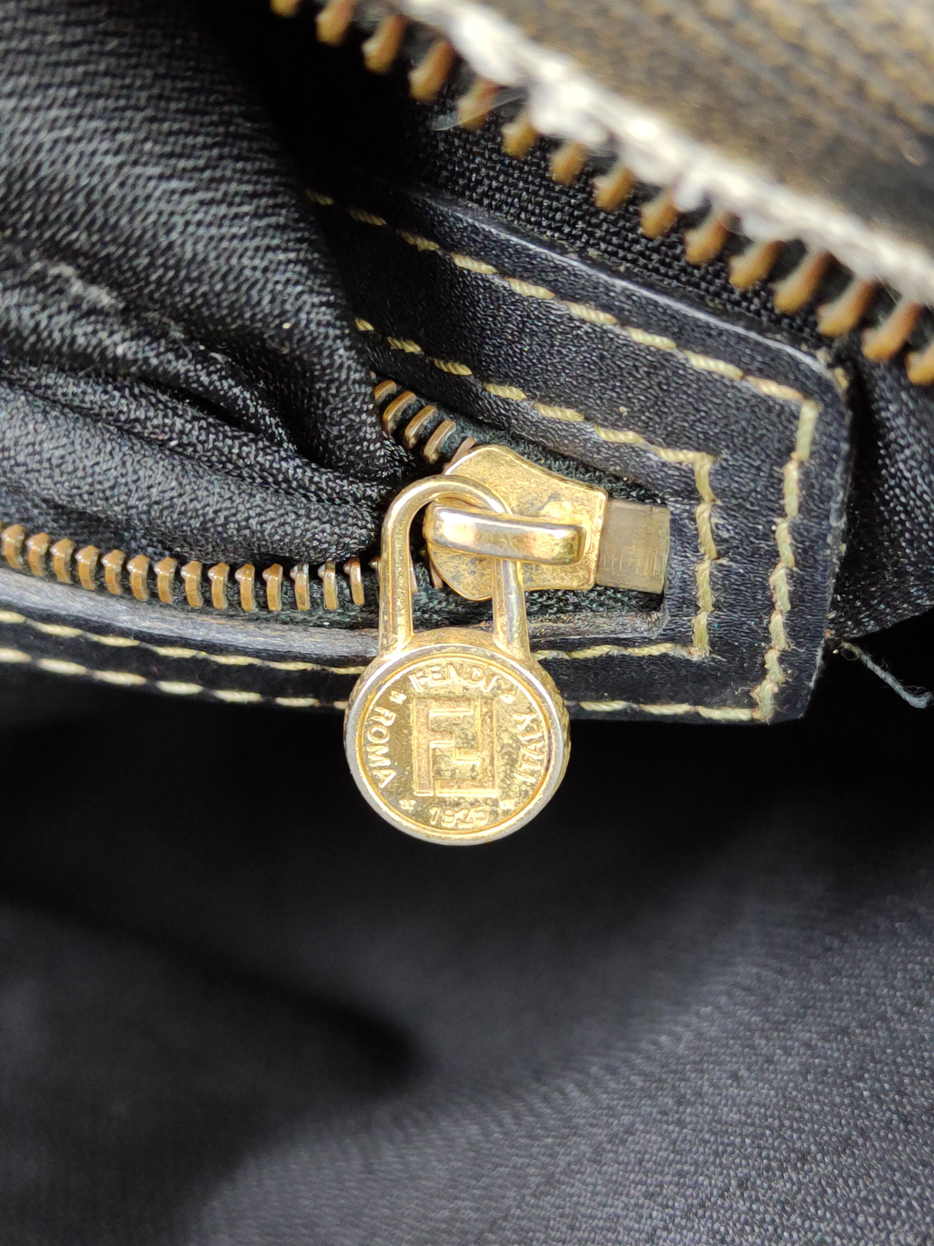 Fendi Fendi monogram sling Shoulder Bag #SB027 Size ONE SIZE - 20 Thumbnail