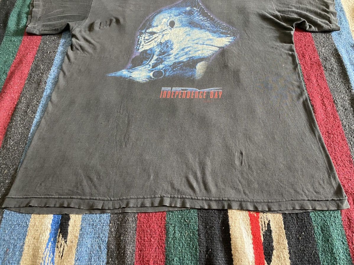 Vintage VTG 90S ID4 INDEPENDENT DAY MOVIE TEE Size US XL / EU 56 / 4 - 11 Thumbnail