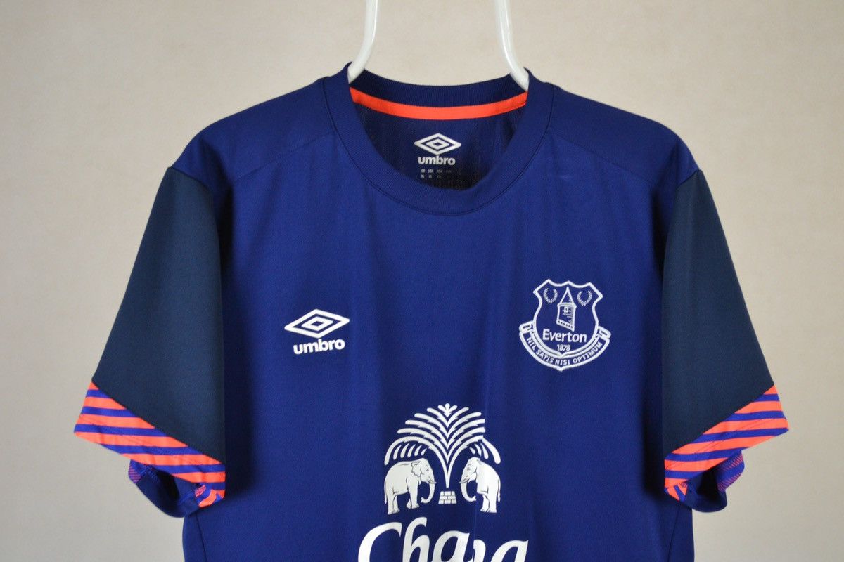 Umbro Everton fc umbro 2016 2017 training soccer shirt jersey Size US XL / EU 56 / 4 - 3 Thumbnail