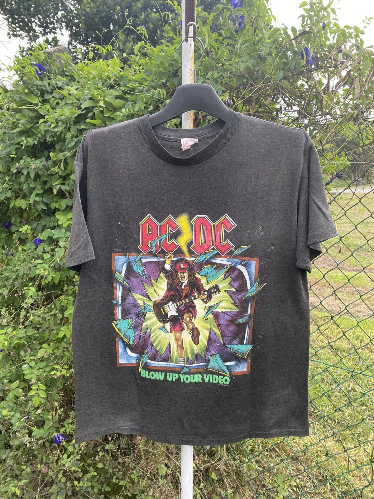 AC/DC × Band Tees × Vintage ©️1988 AC/DC Blow Up Your Video Tshirt World Tour 1988 Size US L / EU 52-54 / 3 - 1 Thumbnail