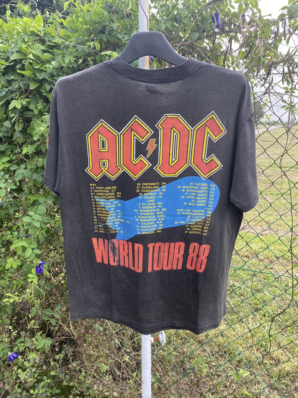 AC/DC × Band Tees × Vintage ©️1988 AC/DC Blow Up Your Video Tshirt World Tour 1988 Size US L / EU 52-54 / 3 - 4 Thumbnail
