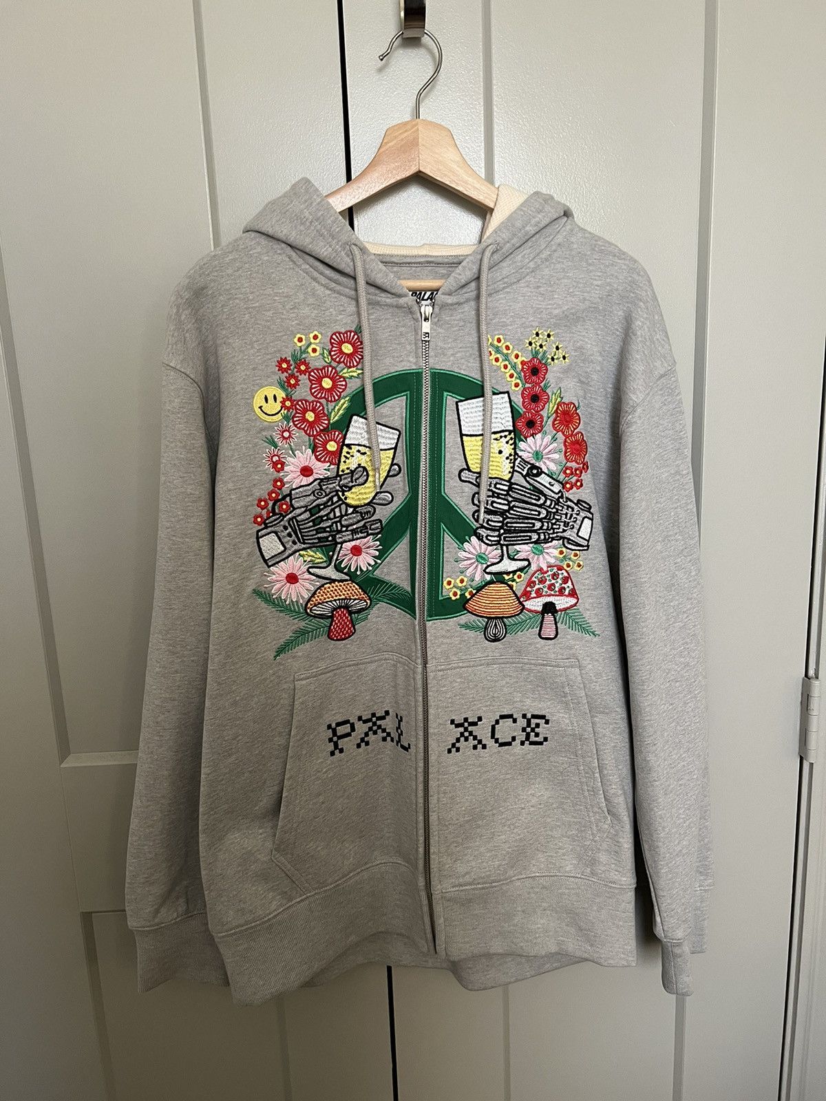 Palace Hippy Salute | Grailed