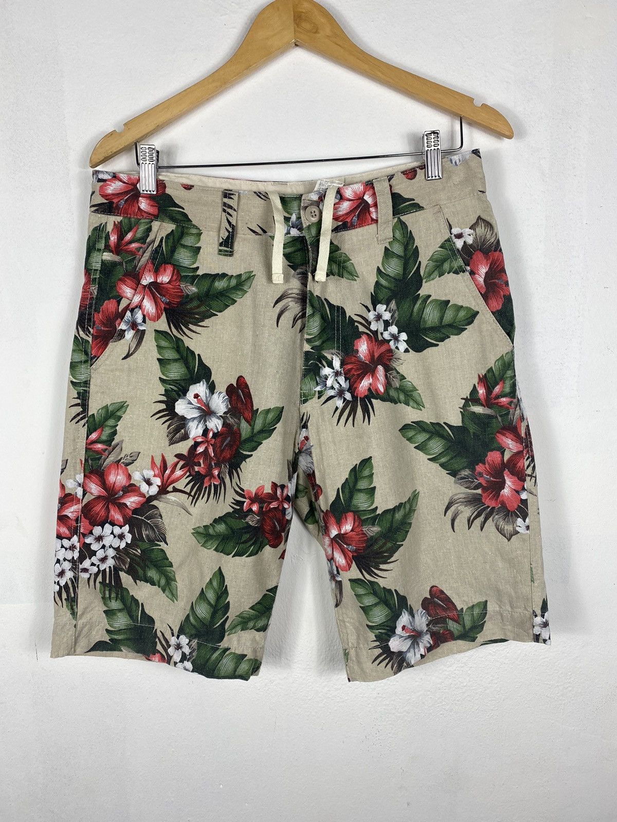 Japanese Brand High Quality Product Floral Short Pant Size US 32 / EU 48 - 1 Thumbnail