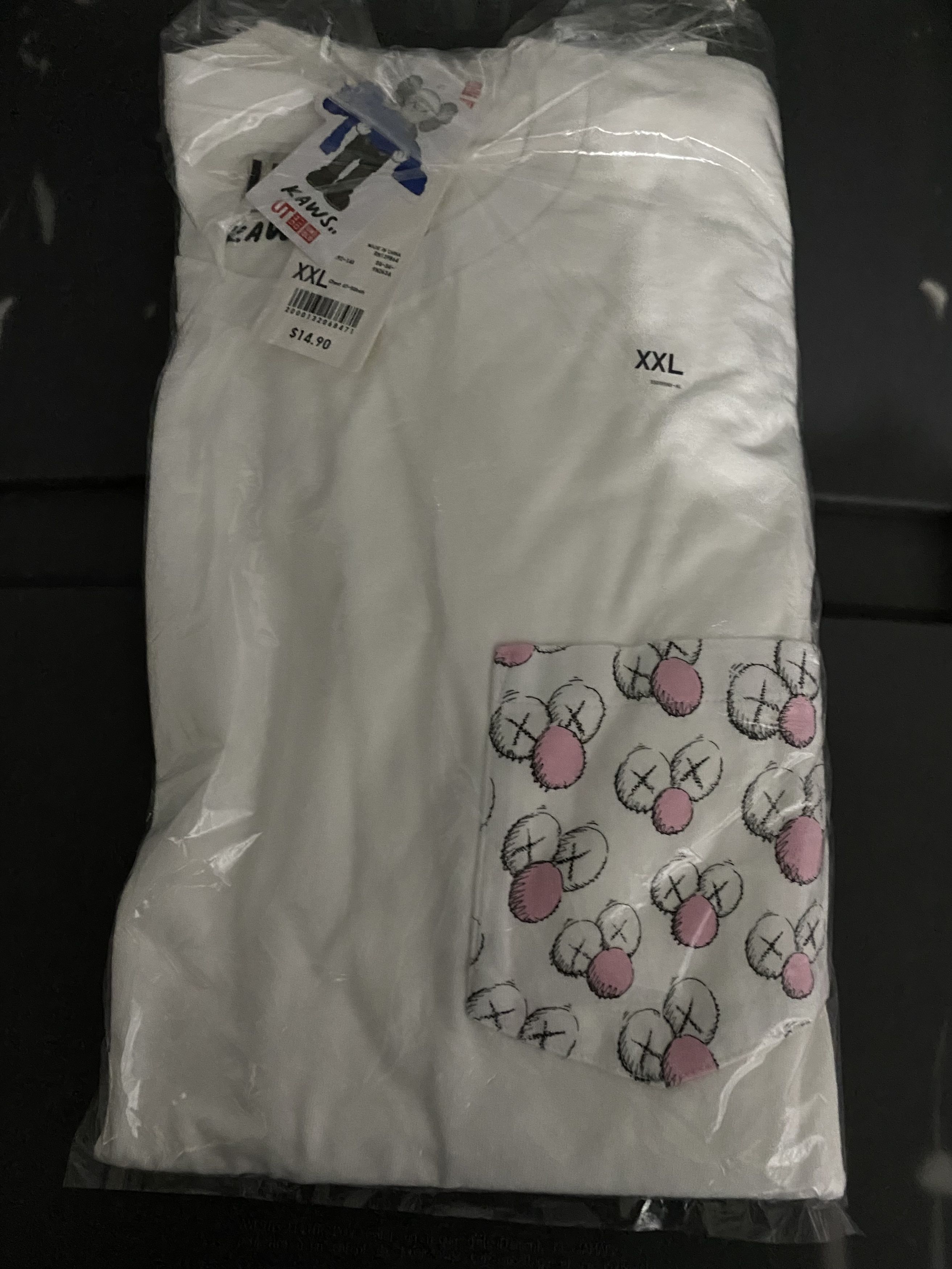 Kaws × Uniqlo Uniqlo Kaws BFF Pocket Tee Size XXL White Size US XXL / EU 58 / 5 - 1 Thumbnail