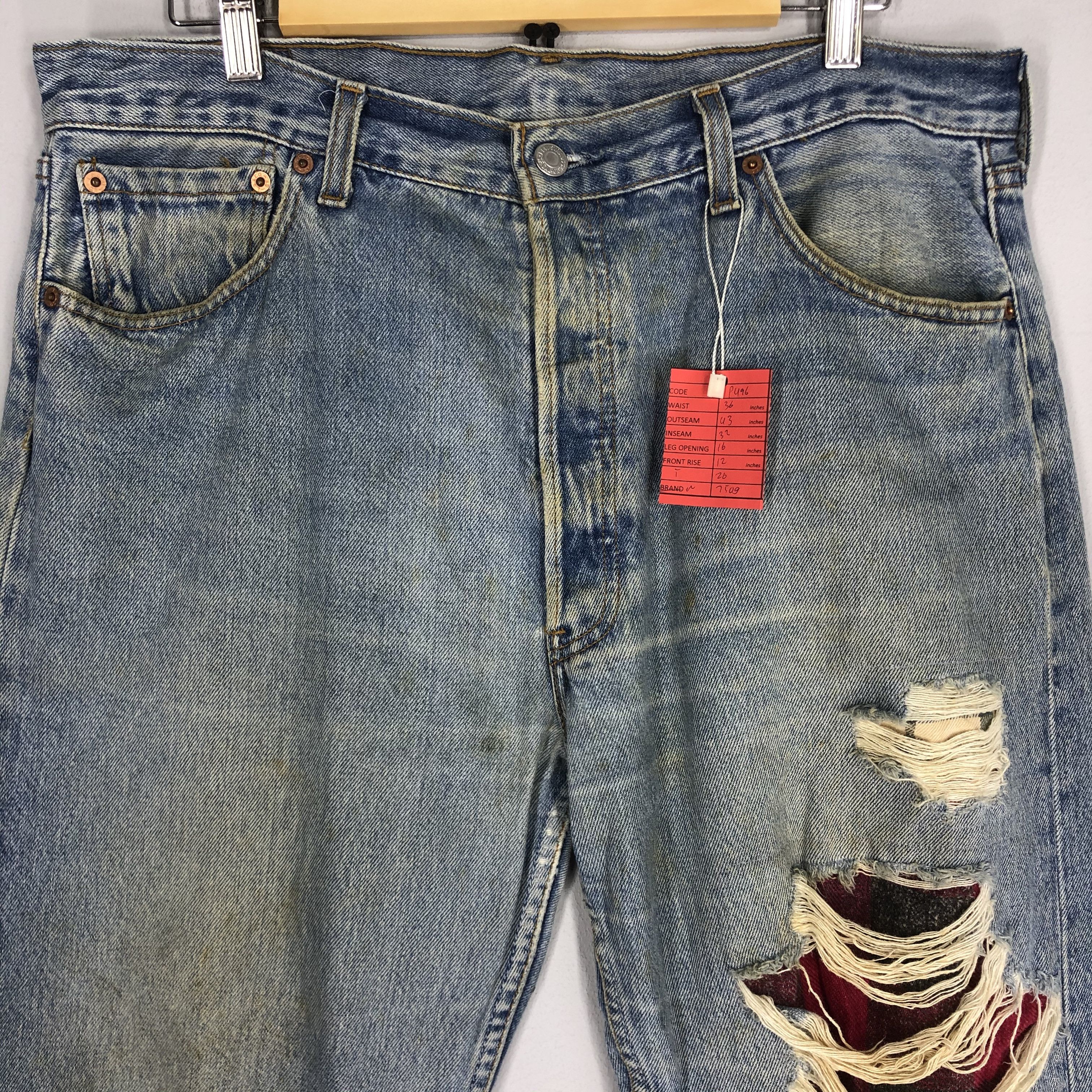 Vintage Levi's 501 Ripped Light Blue Jean Size 36