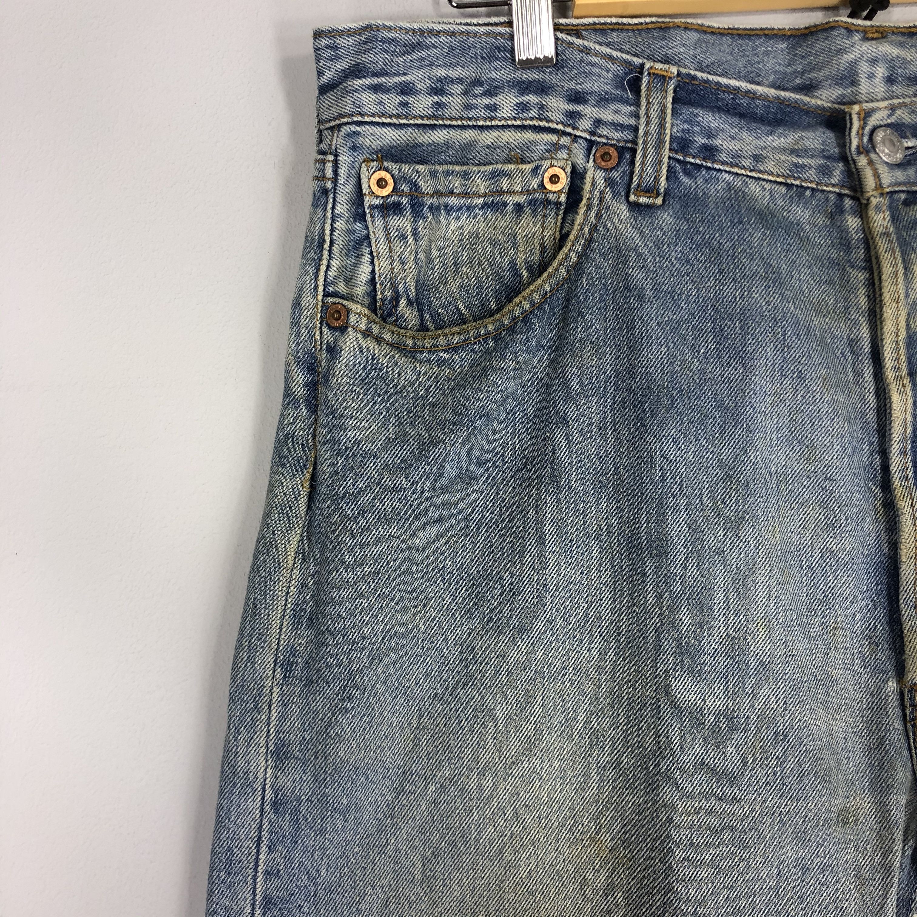 Vintage Levi's 501 Ripped Light Blue Jean Size 36