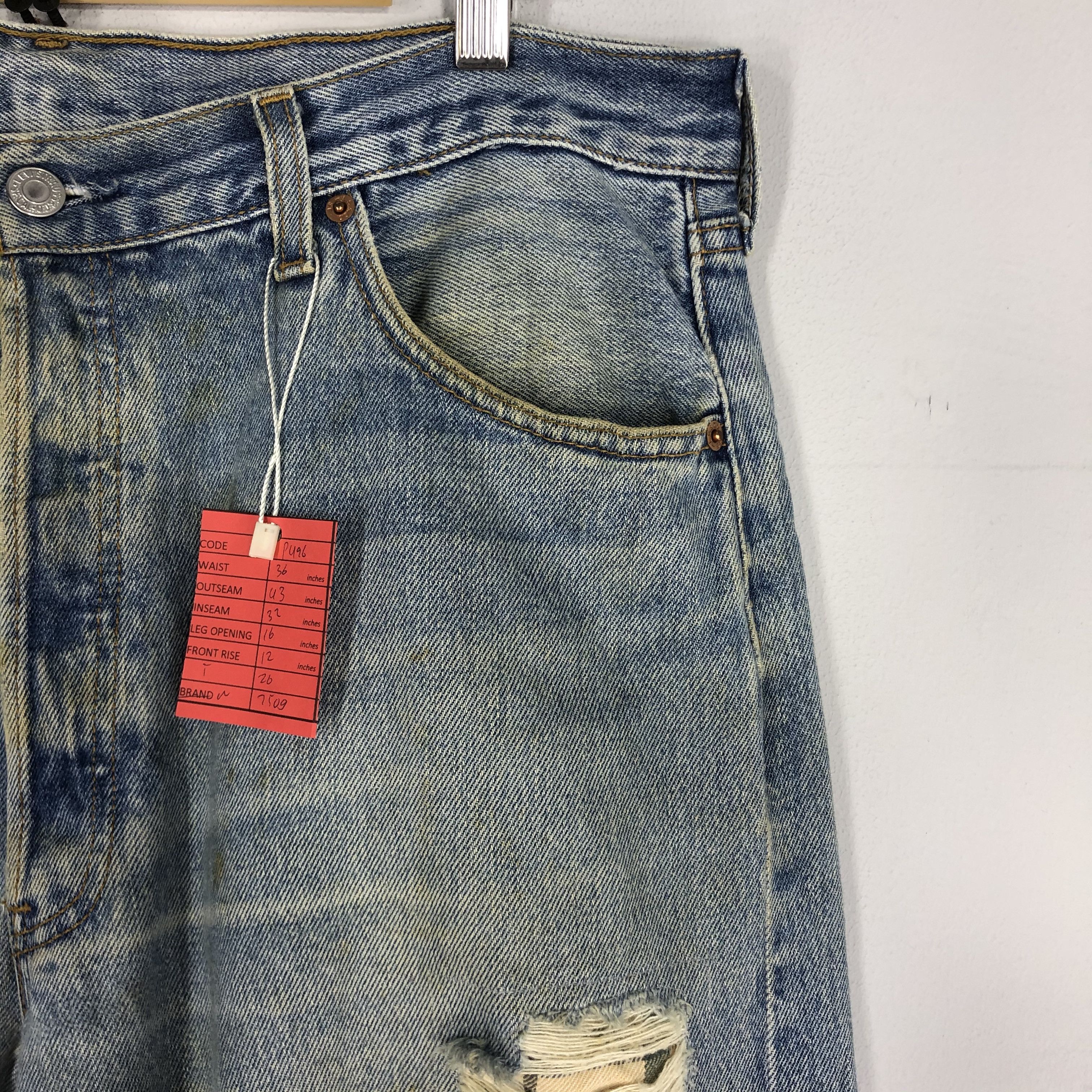 Vintage Levi's 501 Ripped Light Blue Jean Size 36