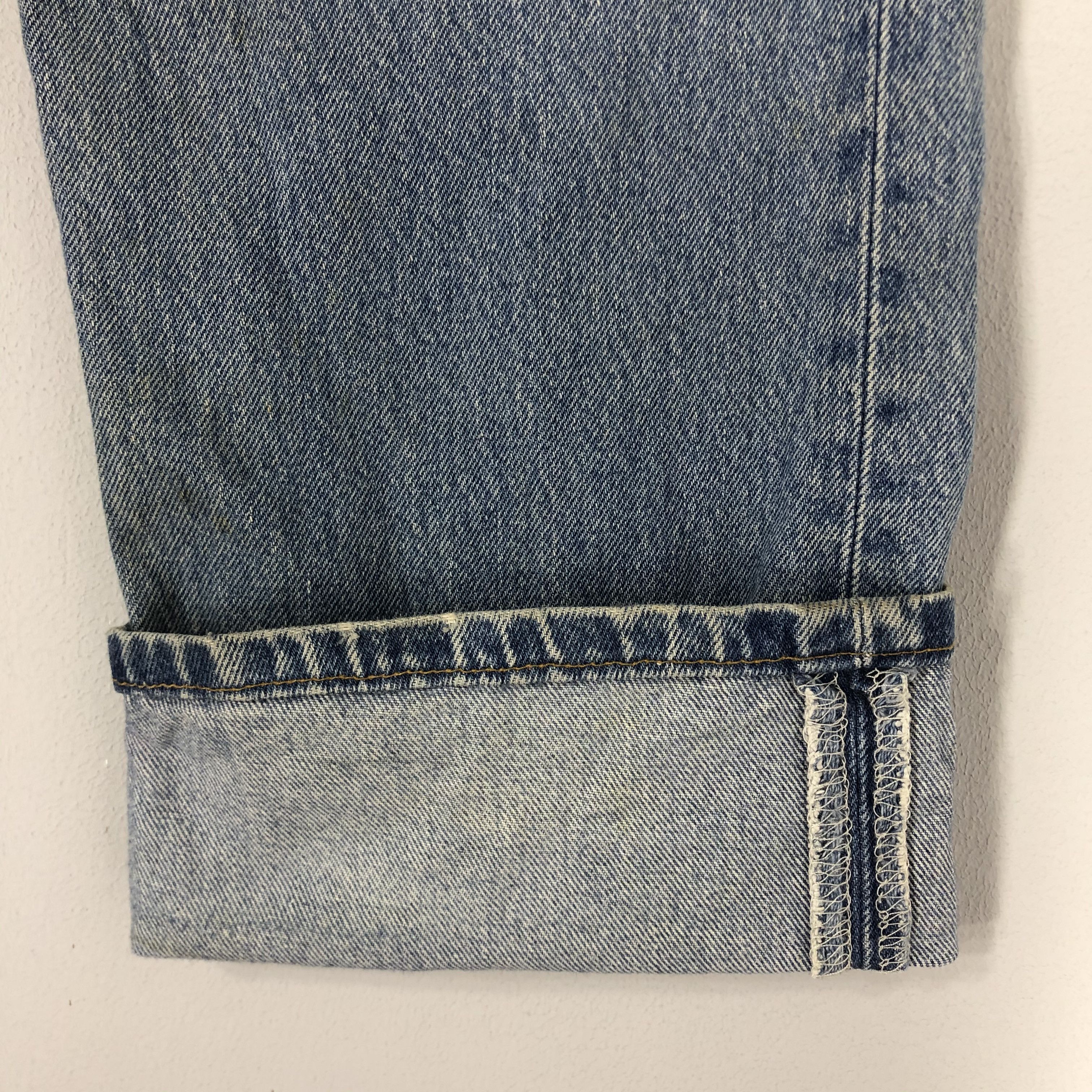 Vintage Levi's 501 Ripped Light Blue Jean Size 36