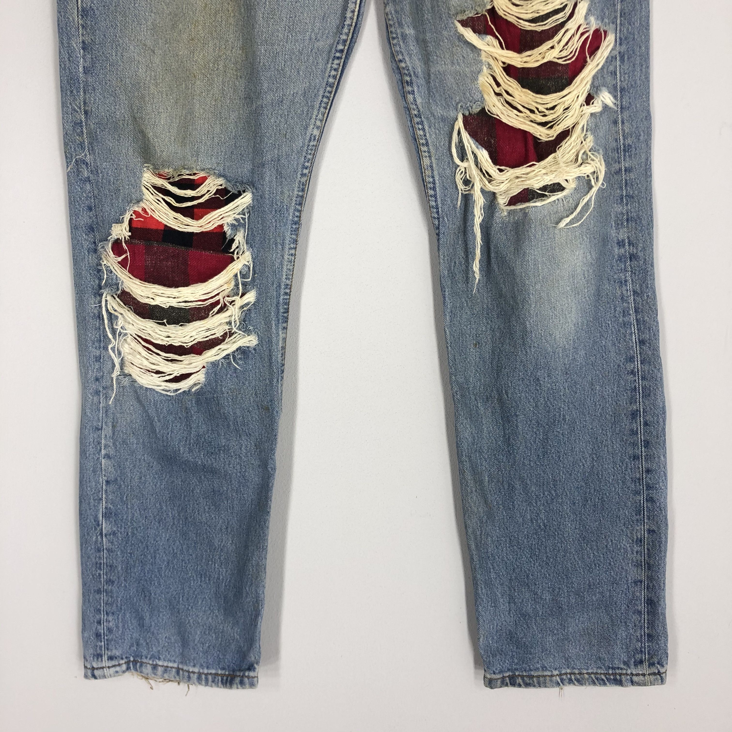 Vintage Levi's 501 Ripped Light Blue Jean Size 36