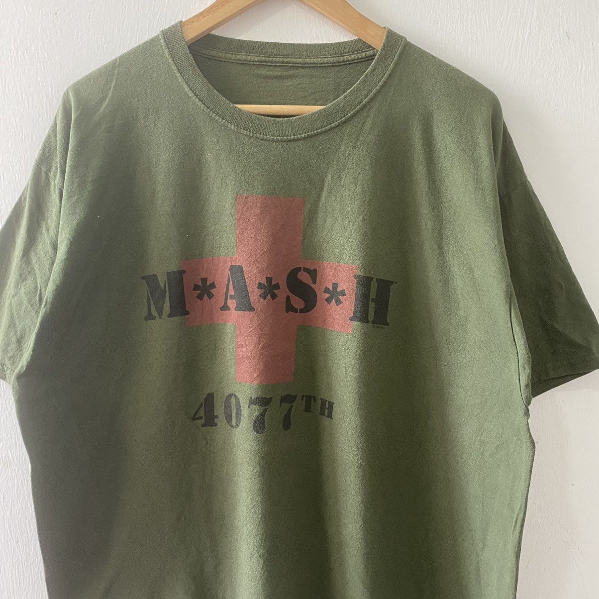 Other Movie x MASH Tv Show Graphic Tshirt ©️ 2016 Size US XL / EU 56 / 4 - 3 Thumbnail