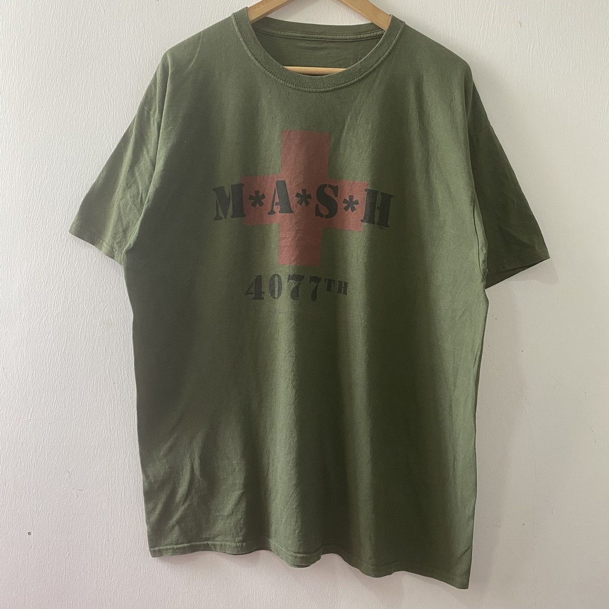 Other Movie x MASH Tv Show Graphic Tshirt ©️ 2016 Size US XL / EU 56 / 4 - 1 Thumbnail