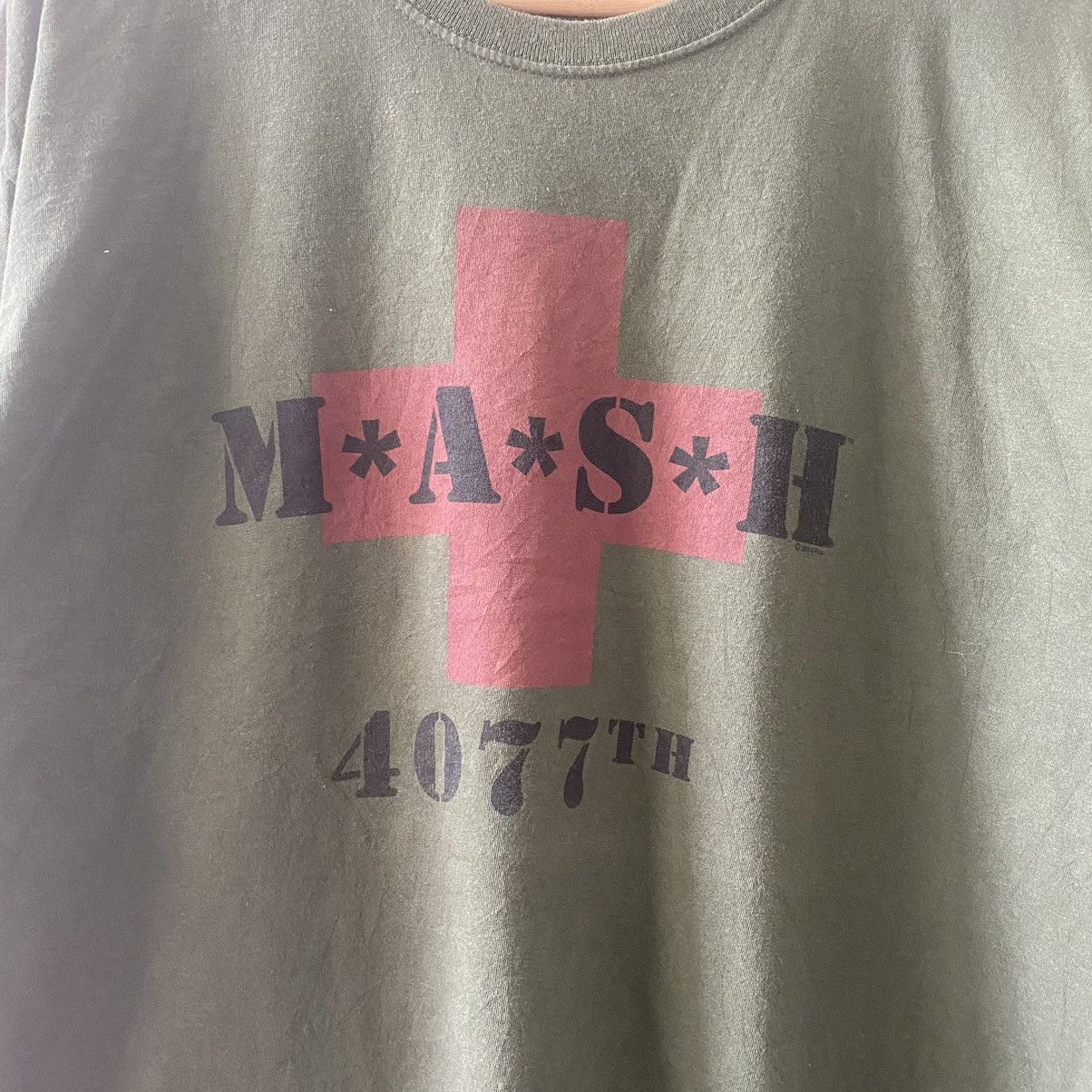 Other Movie x MASH Tv Show Graphic Tshirt ©️ 2016 Size US XL / EU 56 / 4 - 4 Thumbnail