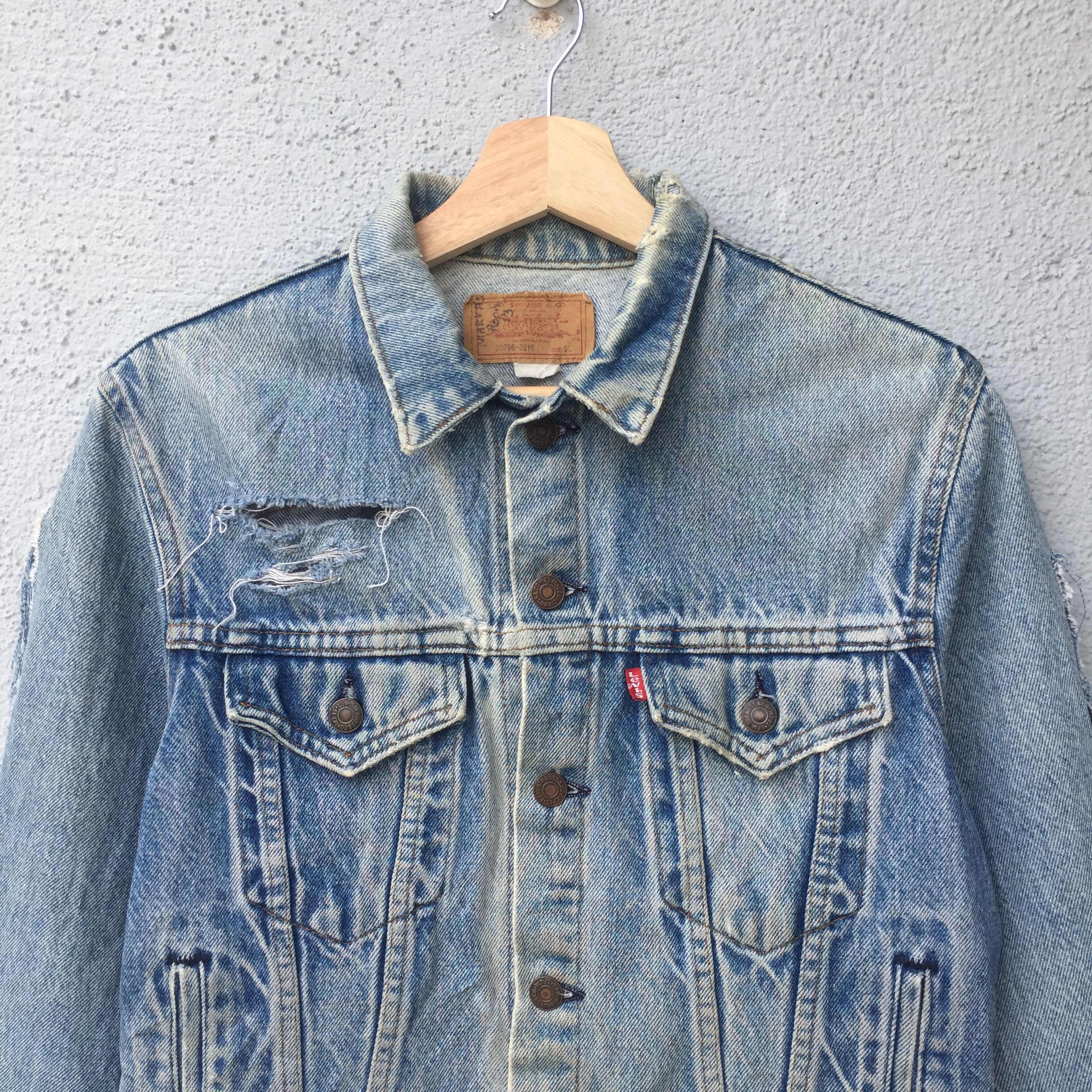 Levi's Vintage Levi's Grunge Blue Wash Trucker Denim Jacket Size US M / EU 48-50 / 2 - 2 Thumbnail
