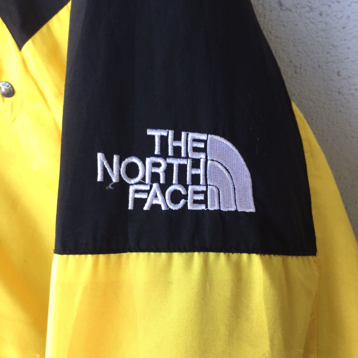 The North Face Vintage The North Face Windbreaker Jacket Size US XL / EU 56 / 4 - 8 Thumbnail