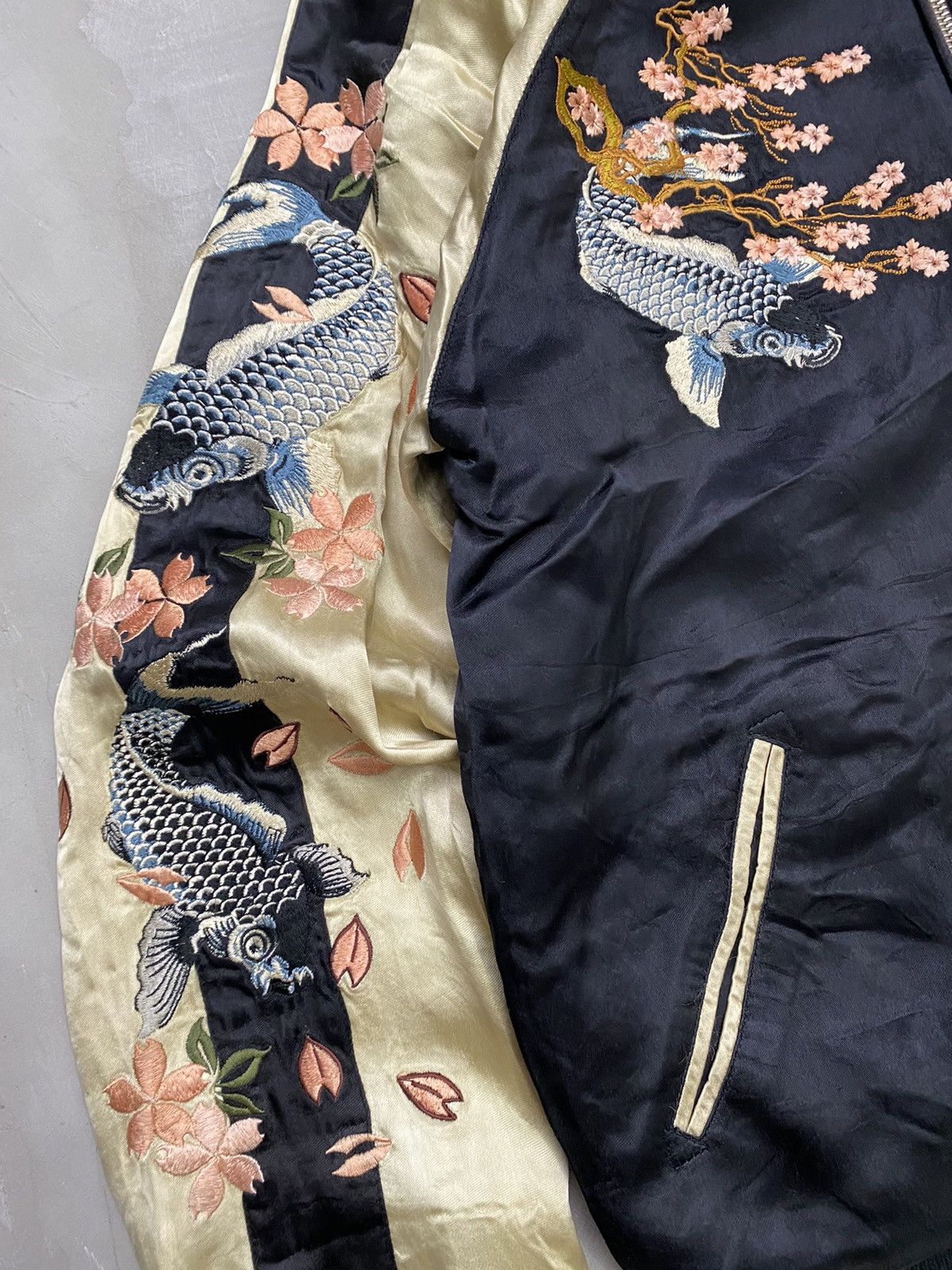 Japanese Brand Vintage REVERSIBLE SUKAJAN Koi Fish Embroidered Jacket Size US L / EU 52-54 / 3 - 4 Thumbnail