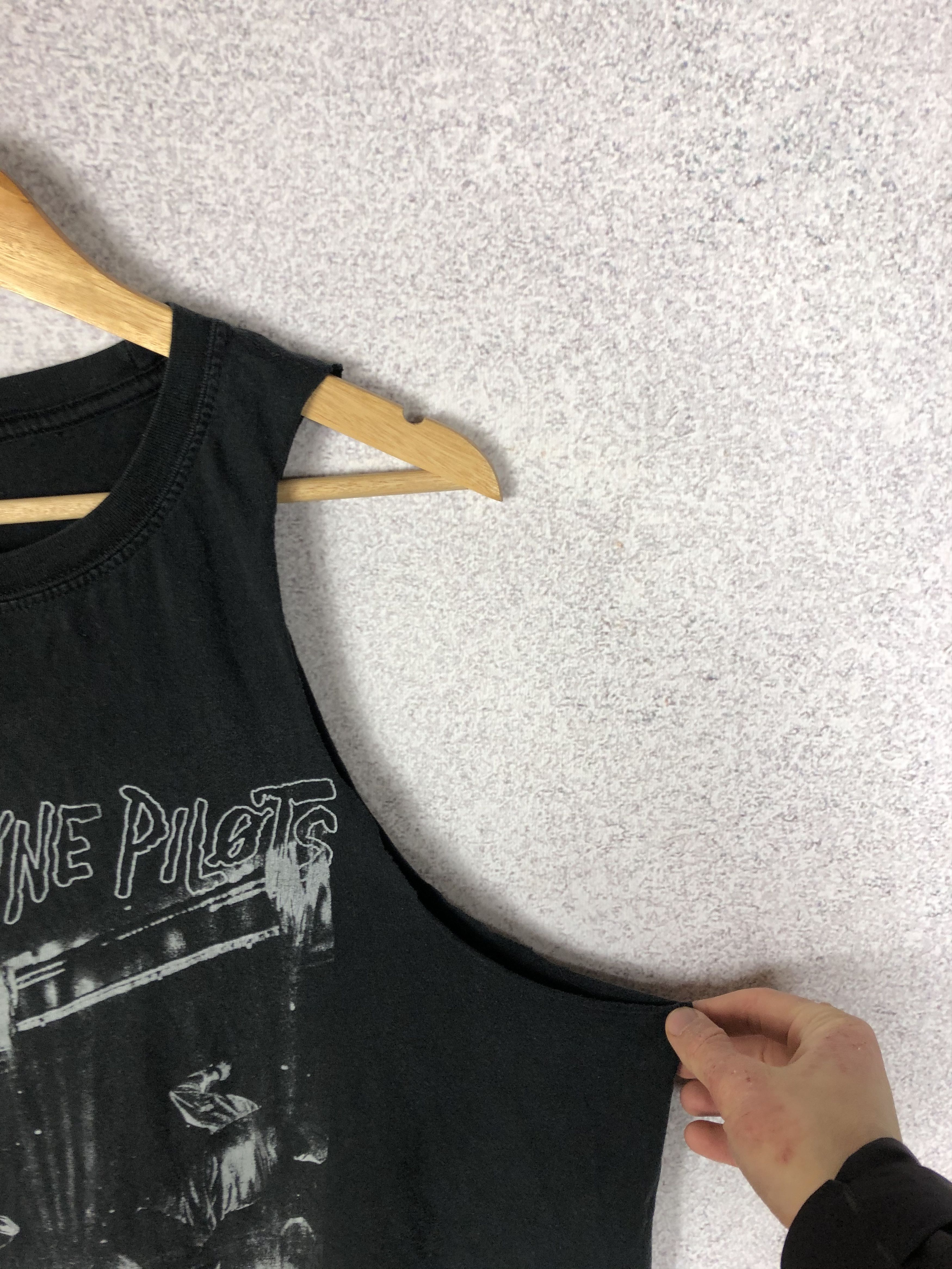 Band Tees Vintage Twenty One Pilots Band Tees Rock Tank Top Size US L / EU 52-54 / 3 - 5 Thumbnail
