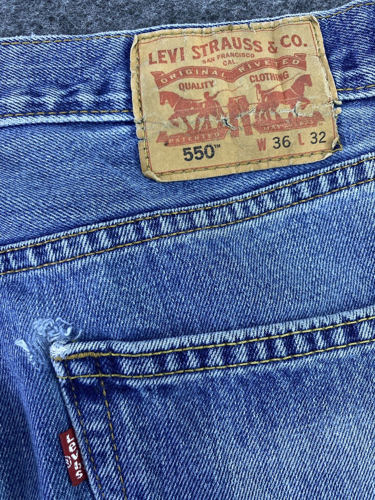 Levi's VINTAGE LEVI'S 550 Blue Wash Jeans - J610 Size US 36 / EU 52 - 9 Thumbnail