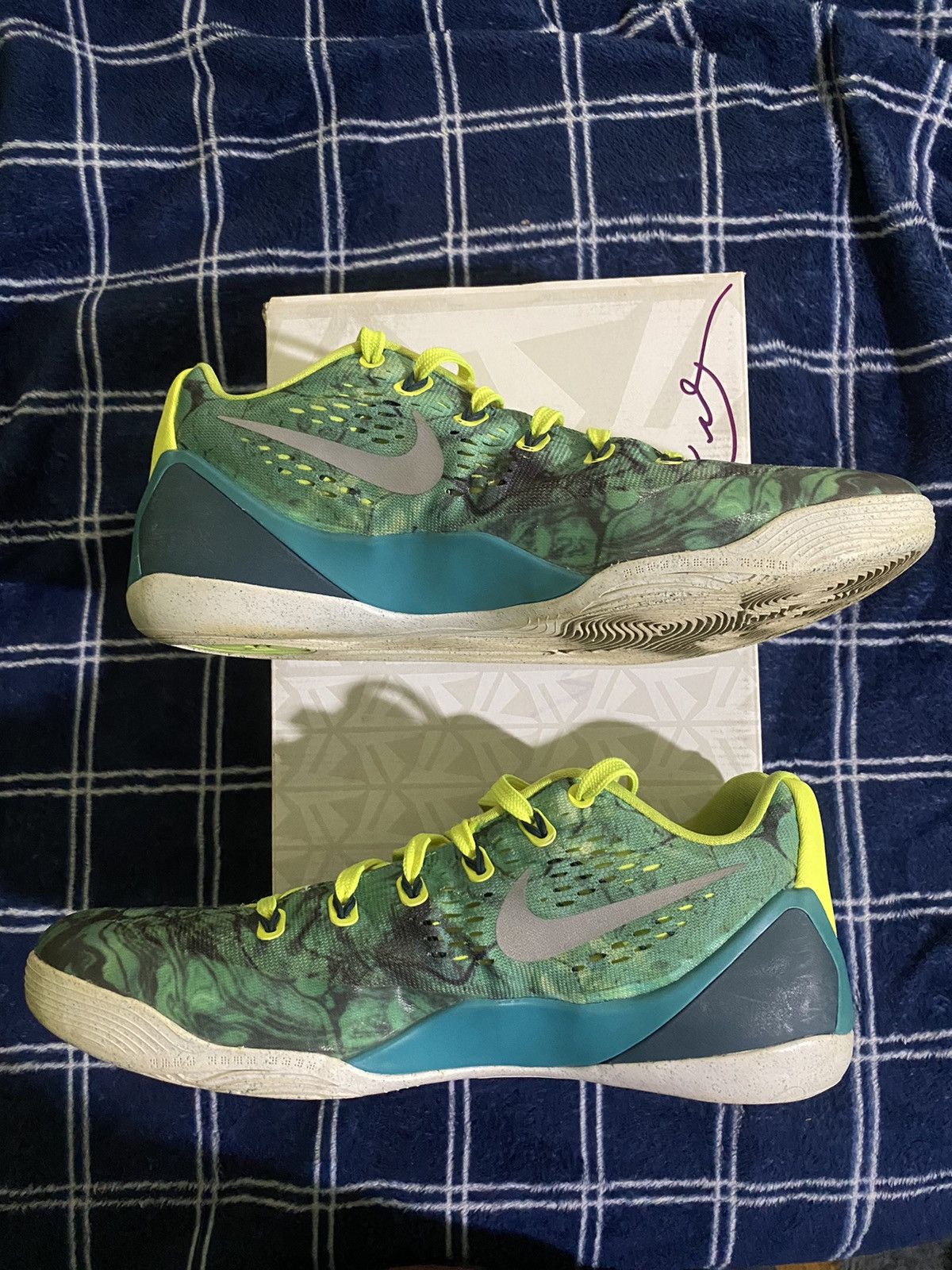 Nike Kobe 9 EM Easter 2014 Size US 9.5 / EU 42-43 - 3 Thumbnail