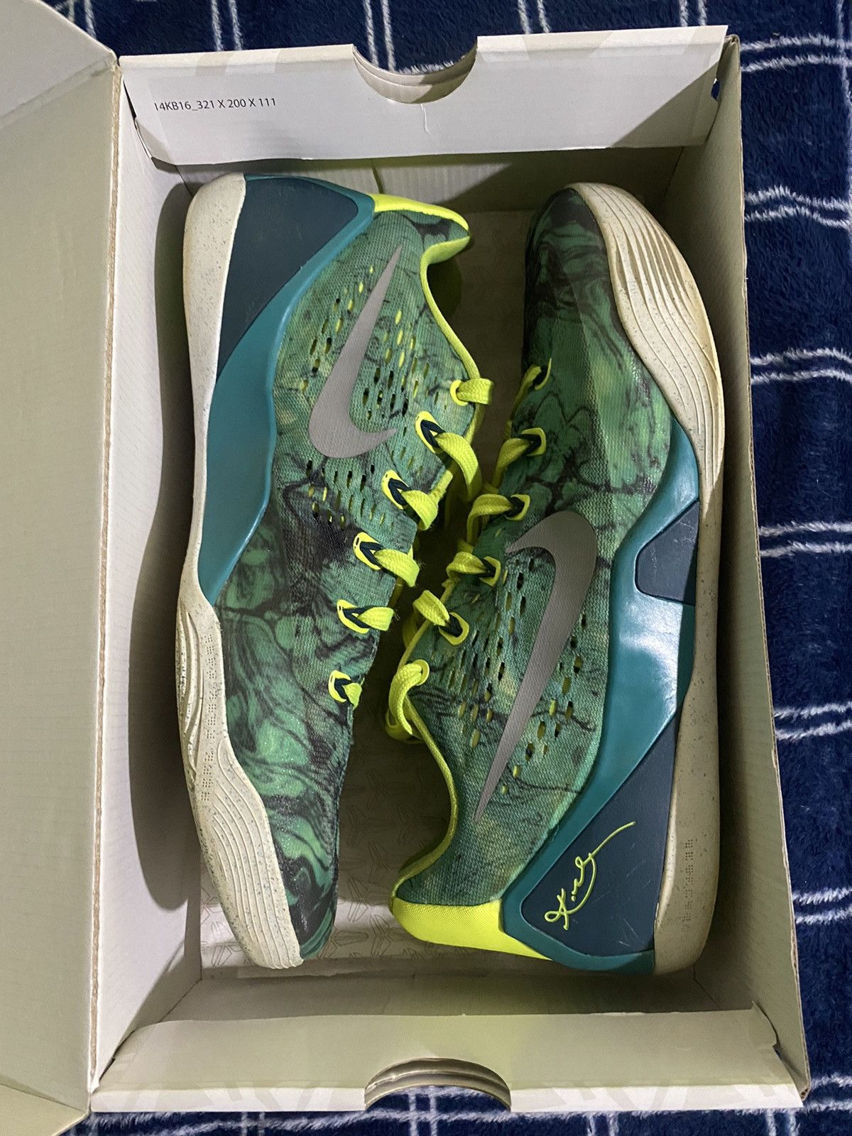 Nike Kobe 9 EM Easter 2014 Size US 9.5 / EU 42-43 - 7 Thumbnail