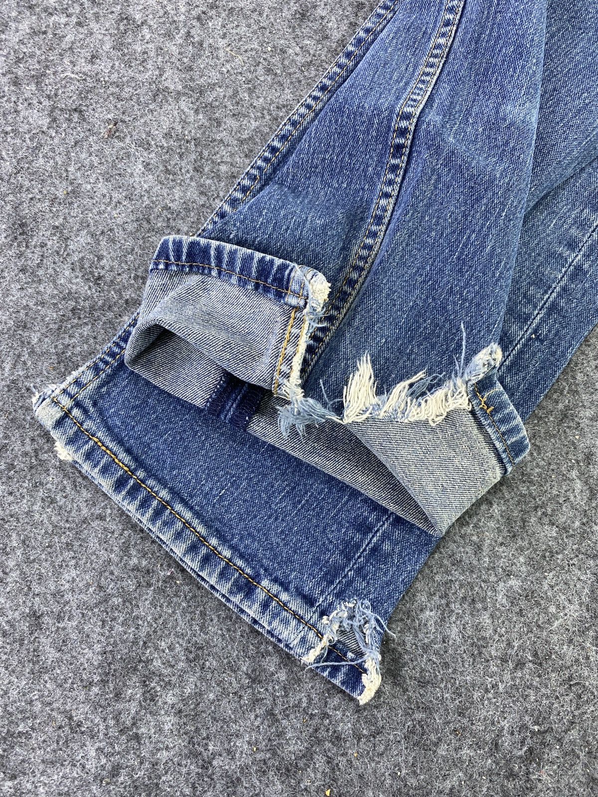 Levi's VINTAGE LEVI'S 505 DISTRESS BLUE WASH JEANS - J620 Size US 33 - 6 Thumbnail