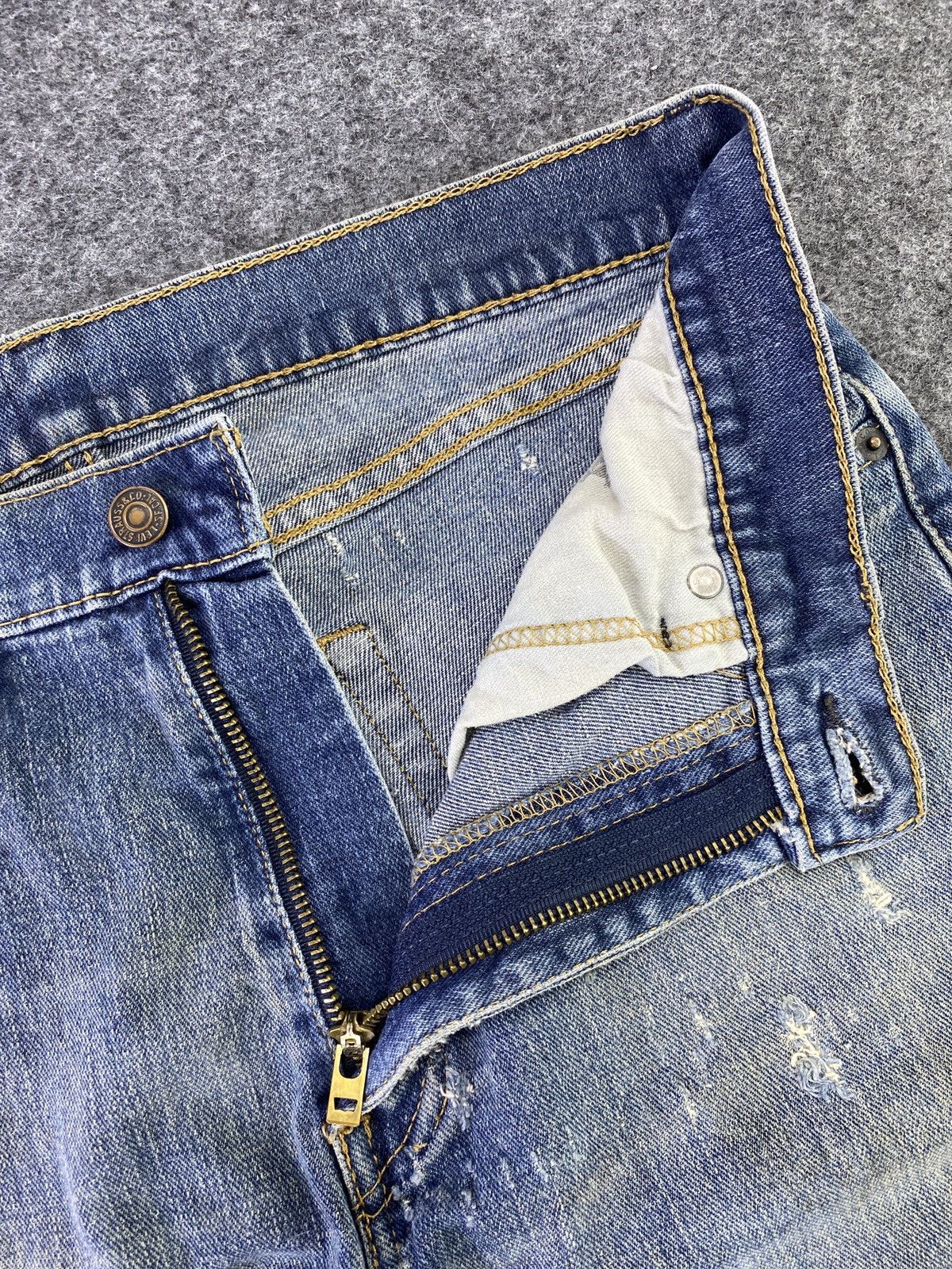 Levi's VINTAGE LEVI'S 505 DISTRESS BLUE WASH JEANS - J620 Size US 33 - 3 Thumbnail