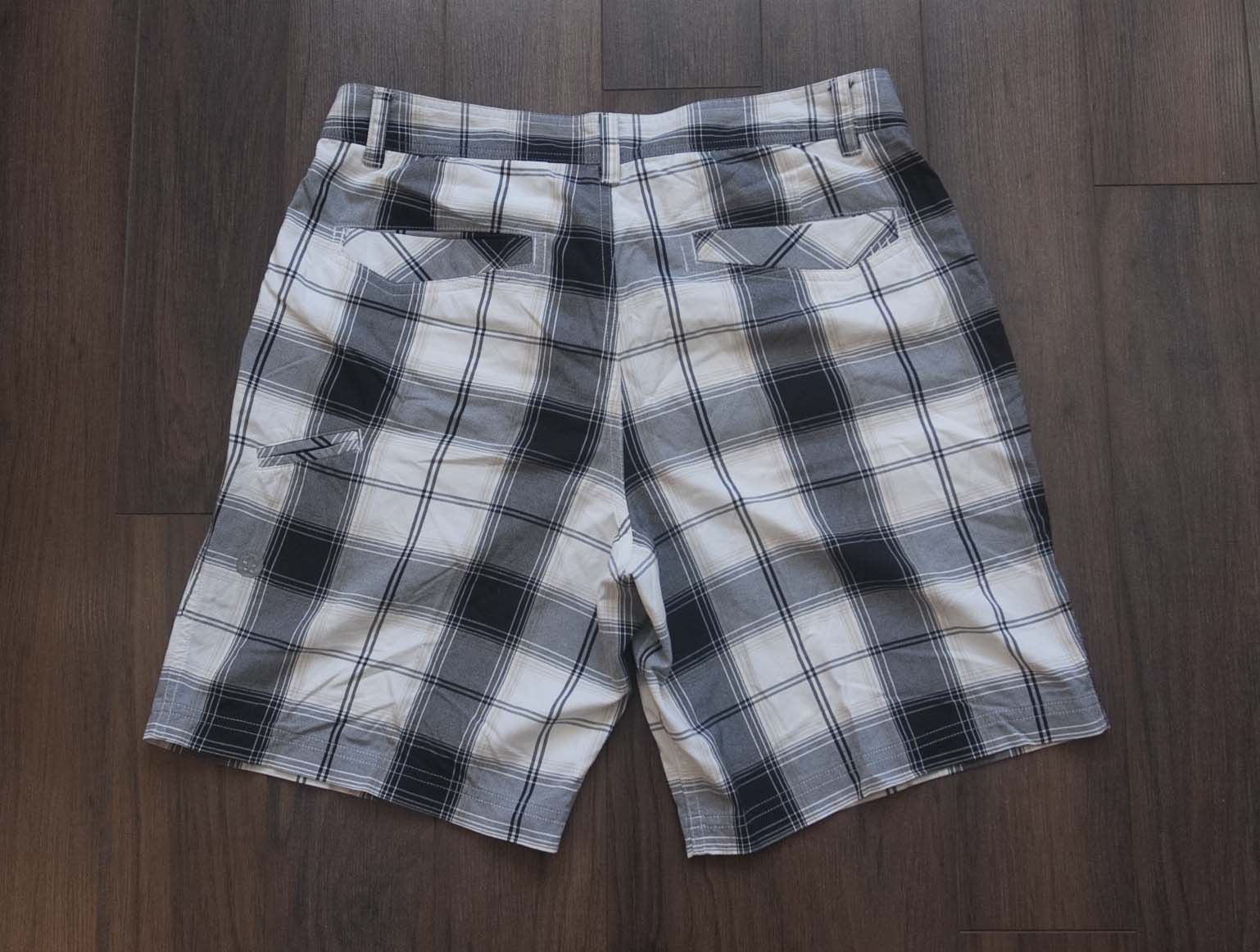 Lululemon Lululemon Shorts White Gray Comic Strip Size 34 *F0107a6 Size US 34 / EU 50 - 4 Thumbnail