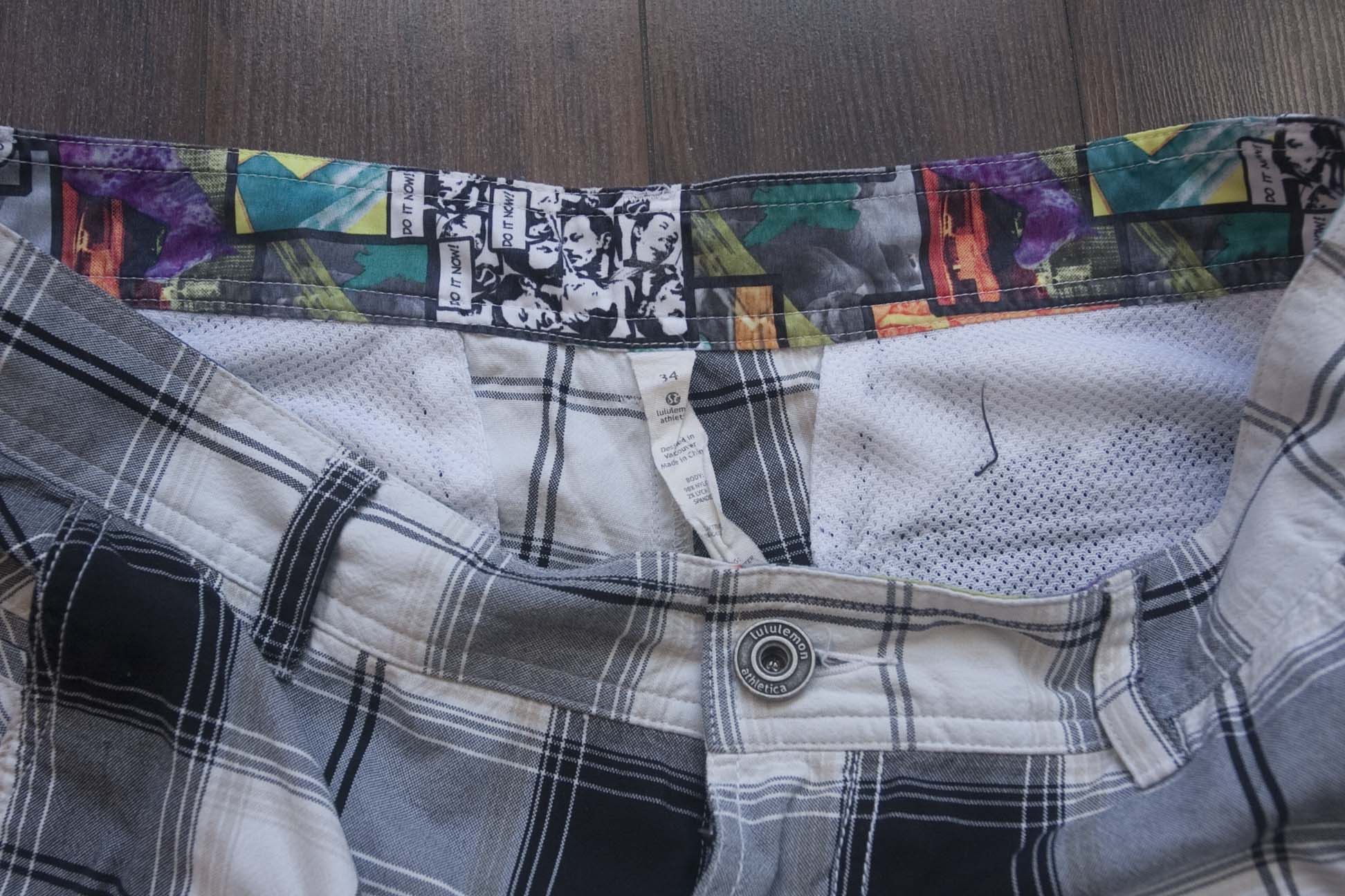 Lululemon Lululemon Shorts White Gray Comic Strip Size 34 *F0107a6 Size US 34 / EU 50 - 2 Thumbnail