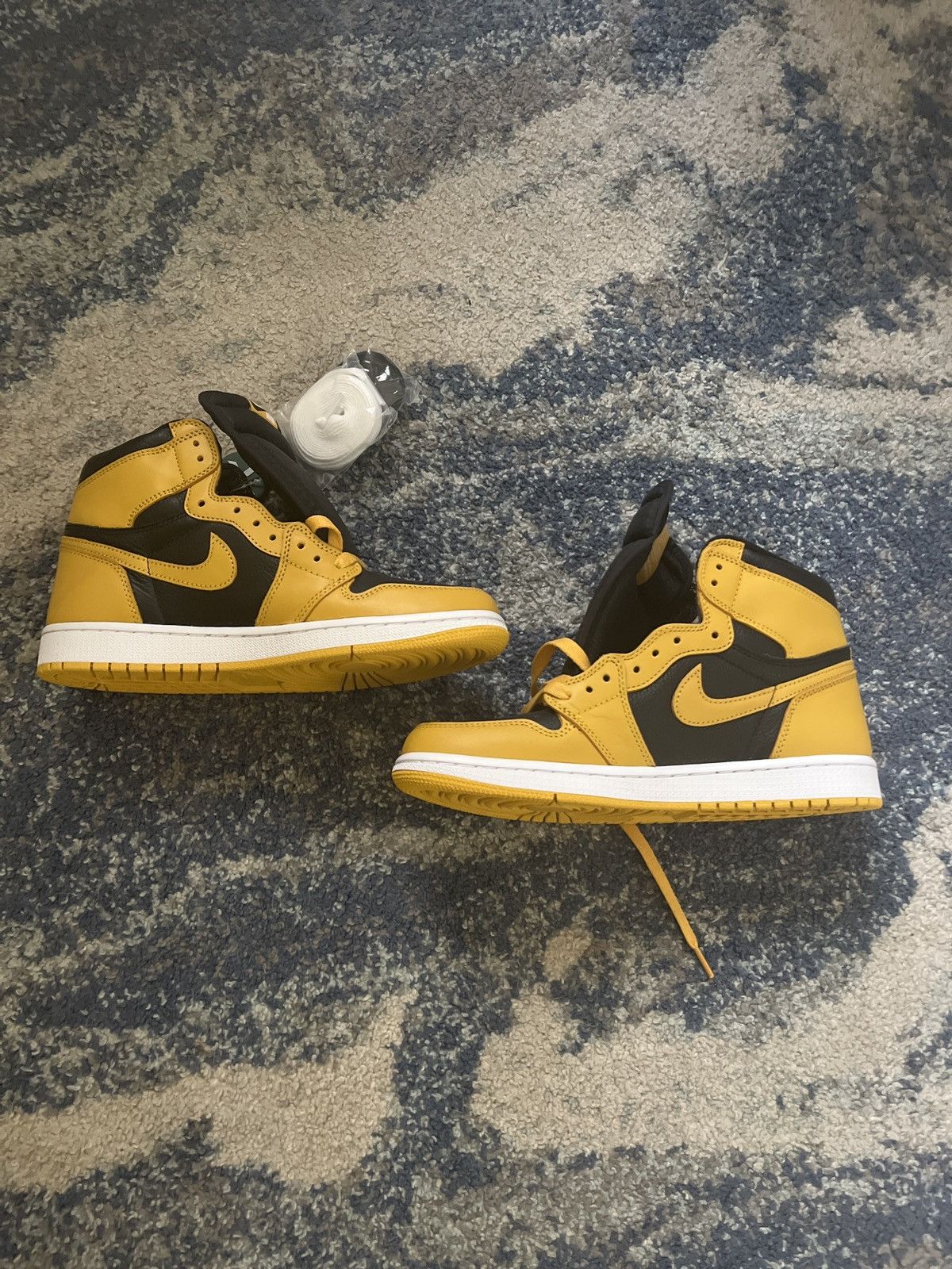 Jordan Brand Jordan 1 High “Pollen” Size US 9 / EU 42 - 2 Thumbnail