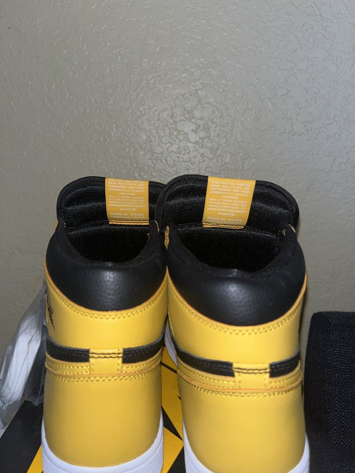 Jordan Brand Jordan 1 High “Pollen” Size US 9 / EU 42 - 8 Thumbnail