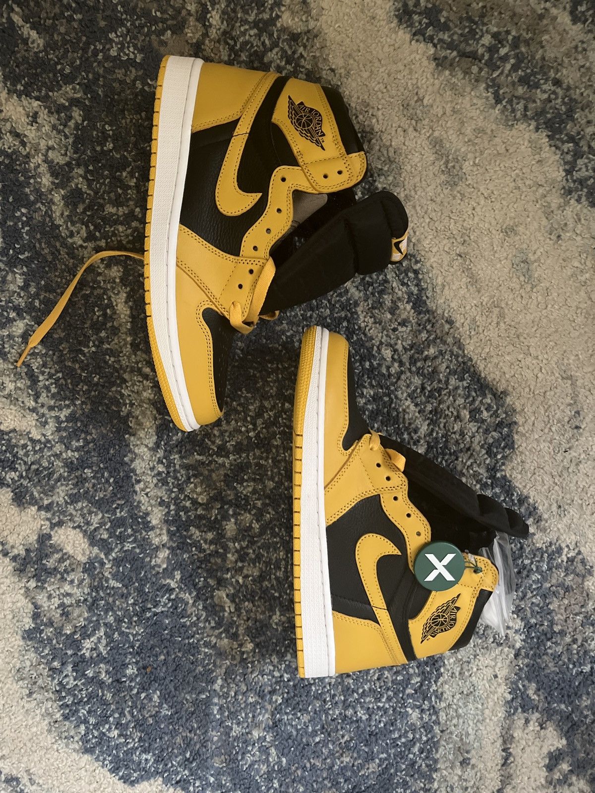 Jordan Brand Jordan 1 High “Pollen” Size US 9 / EU 42 - 1 Thumbnail