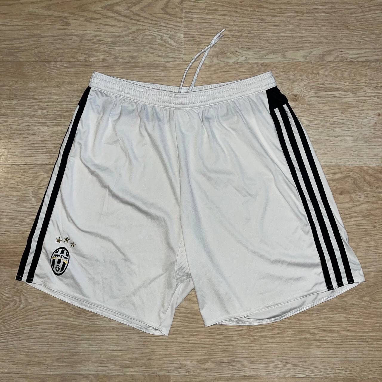 Adidas JUVENTUS ADIDAS 2015/2016 FOOTBALL HOME SHORTS SIZE “M” Size US 32 / EU 48 - 1 Thumbnail