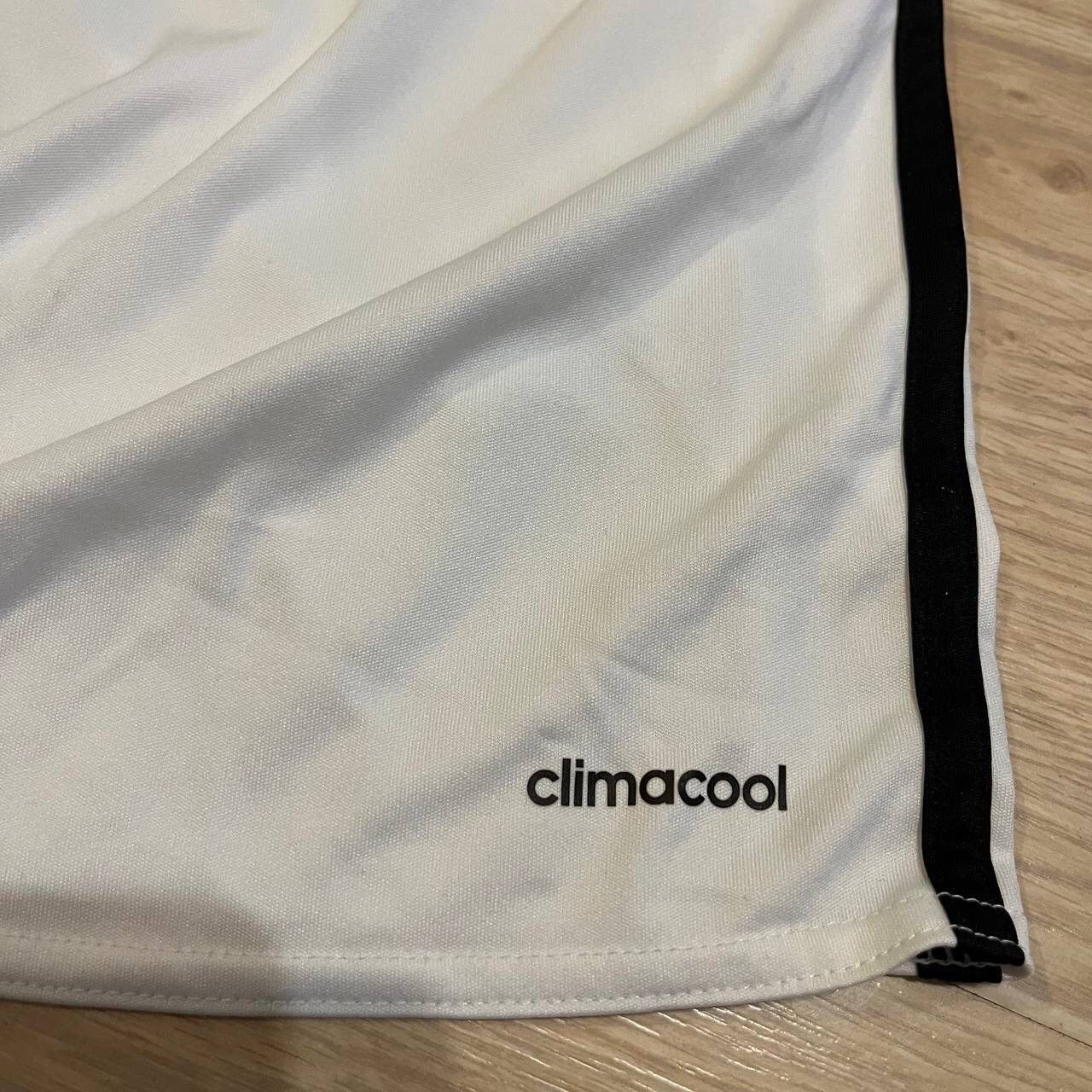 Adidas JUVENTUS ADIDAS 2015/2016 FOOTBALL HOME SHORTS SIZE “M” Size US 32 / EU 48 - 5 Thumbnail